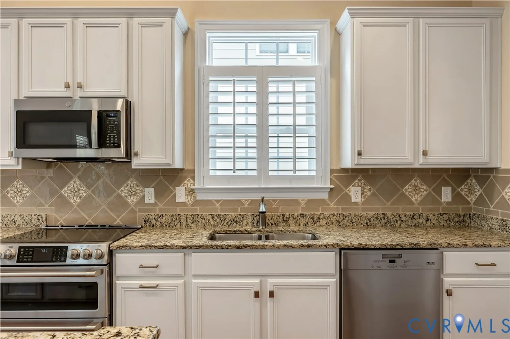 Property Slideshow image 9 of 47 | 10011 berry pond ln, Mechanicsville, VA, 23116