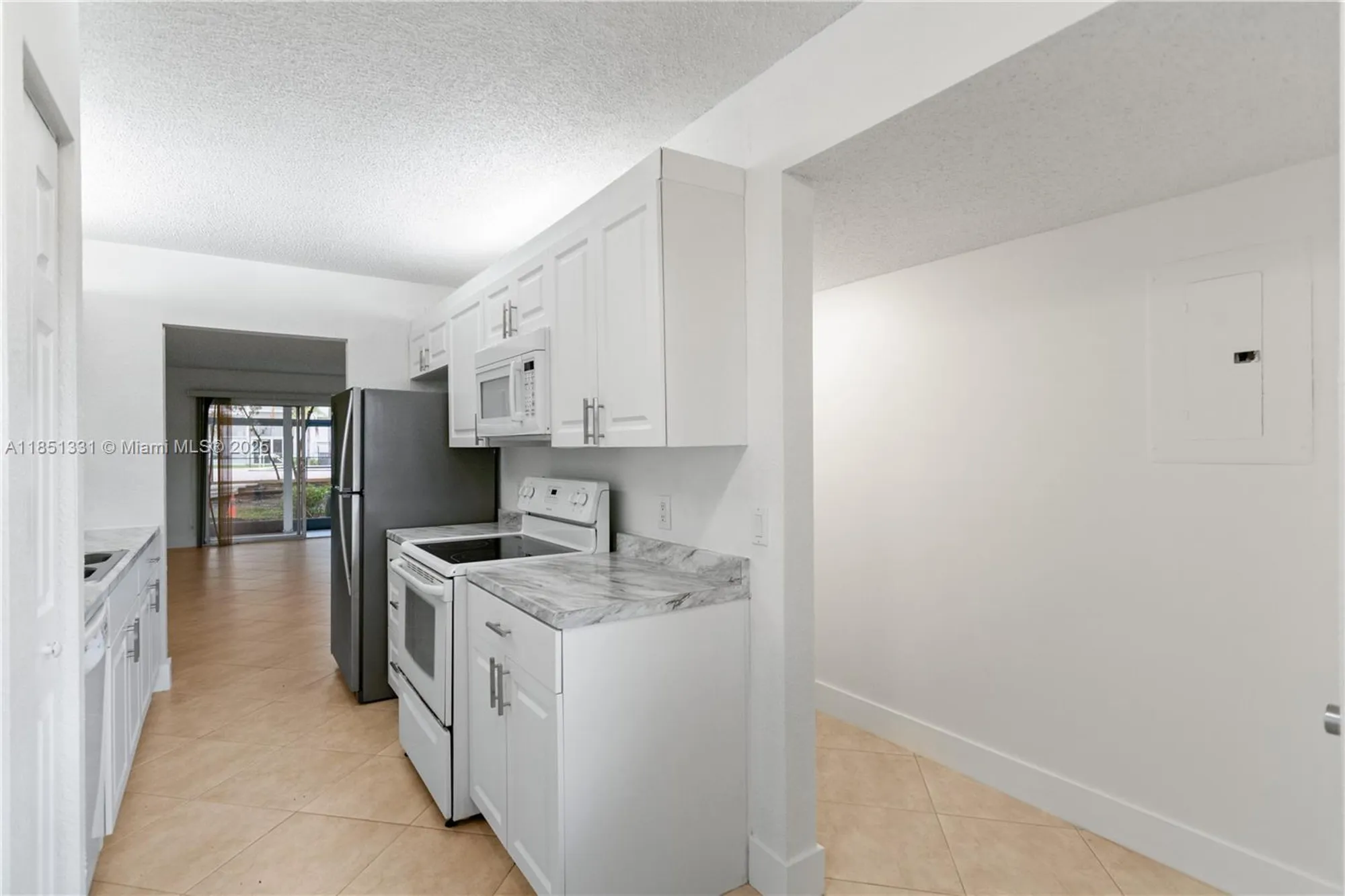 Property Slideshow image 18 of 56 | 1400 sw 124th ter 109q, Pembroke Pines, FL, 33027