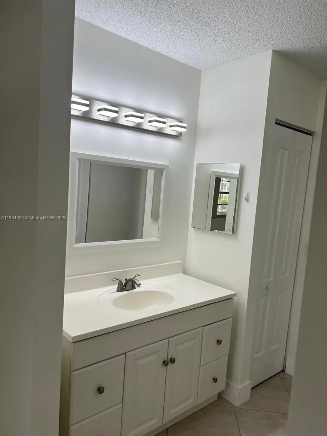Property Slideshow image 12 of 56 | 1400 sw 124th ter 109q, Pembroke Pines, FL, 33027