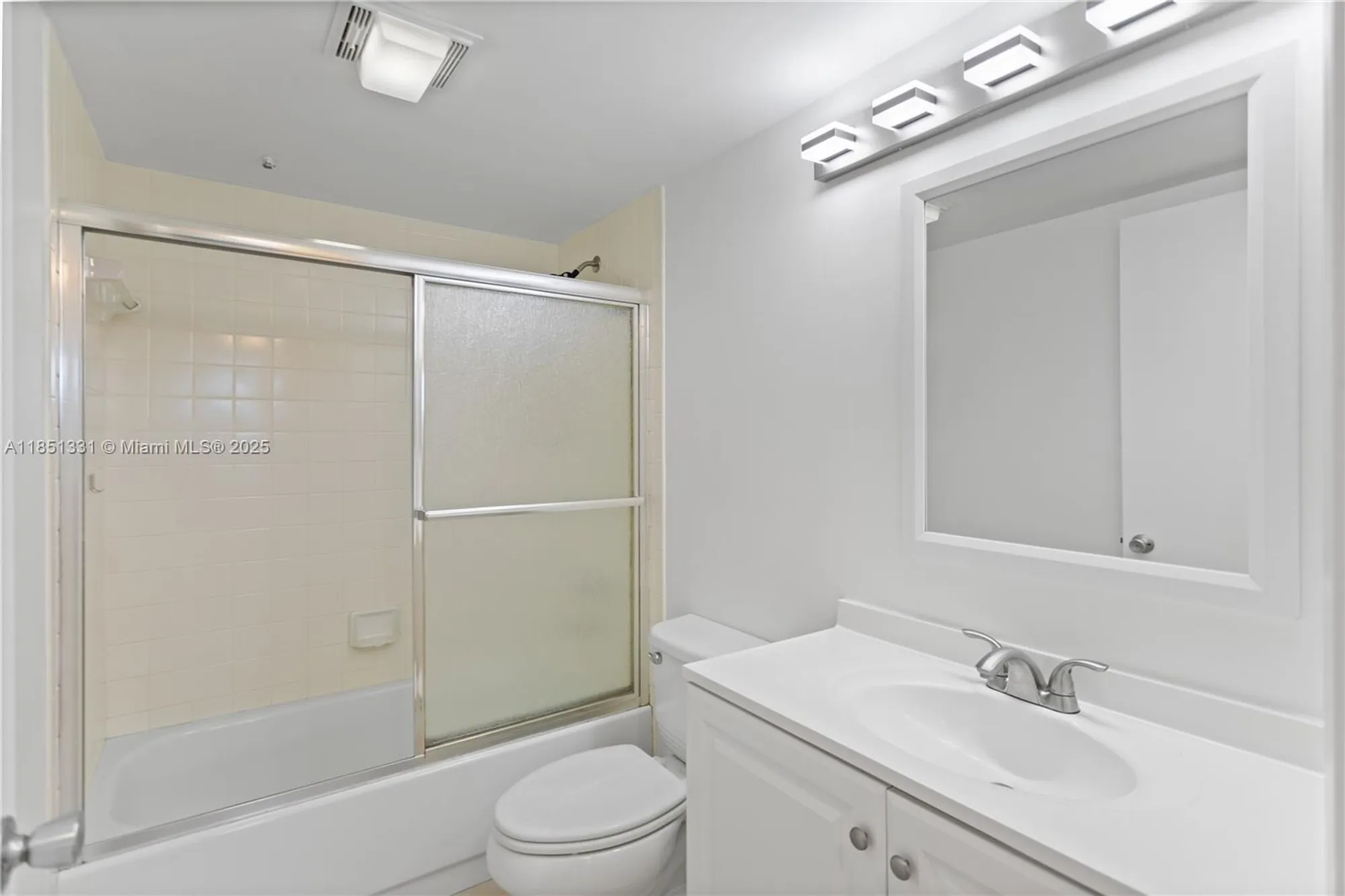 Property Slideshow image 29 of 56 | 1400 sw 124th ter 109q, Pembroke Pines, FL, 33027
