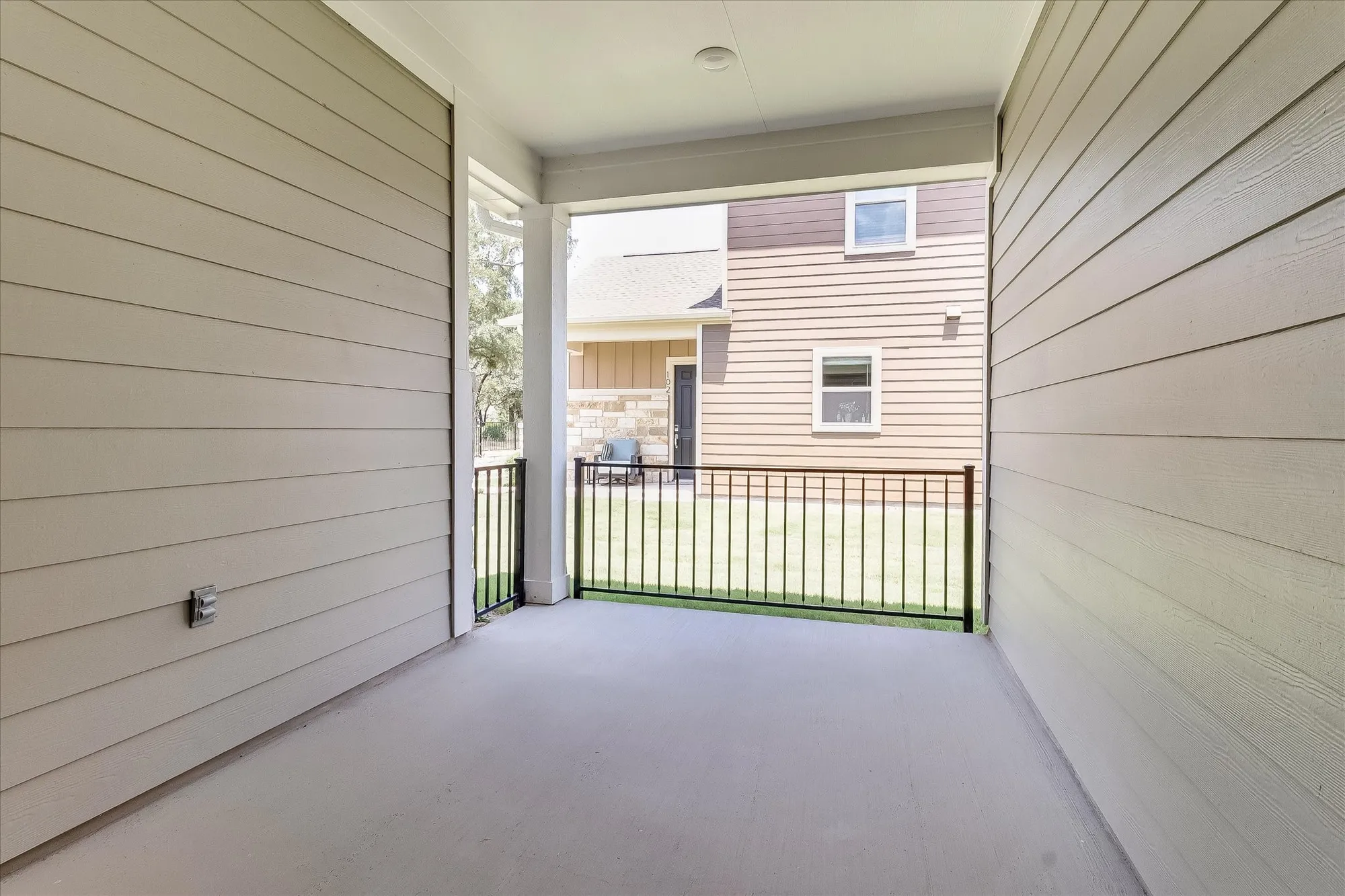 Property Slideshow image 15 of 23 | 128 stewart dr unit 101, San Marcos, TX, 78666