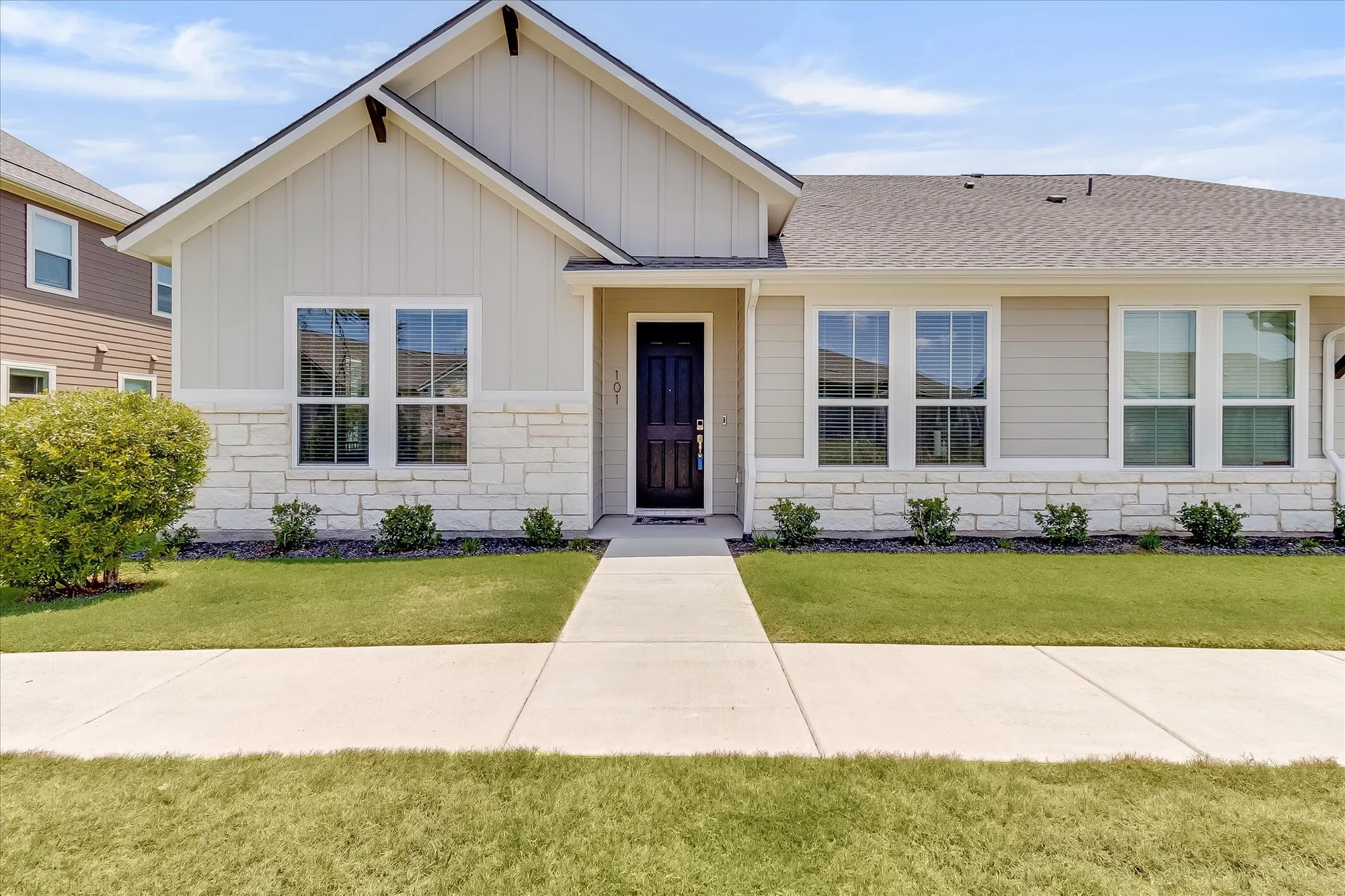 Property Slideshow image 1 of 23 | 128 stewart dr unit 101, San Marcos, TX, 78666