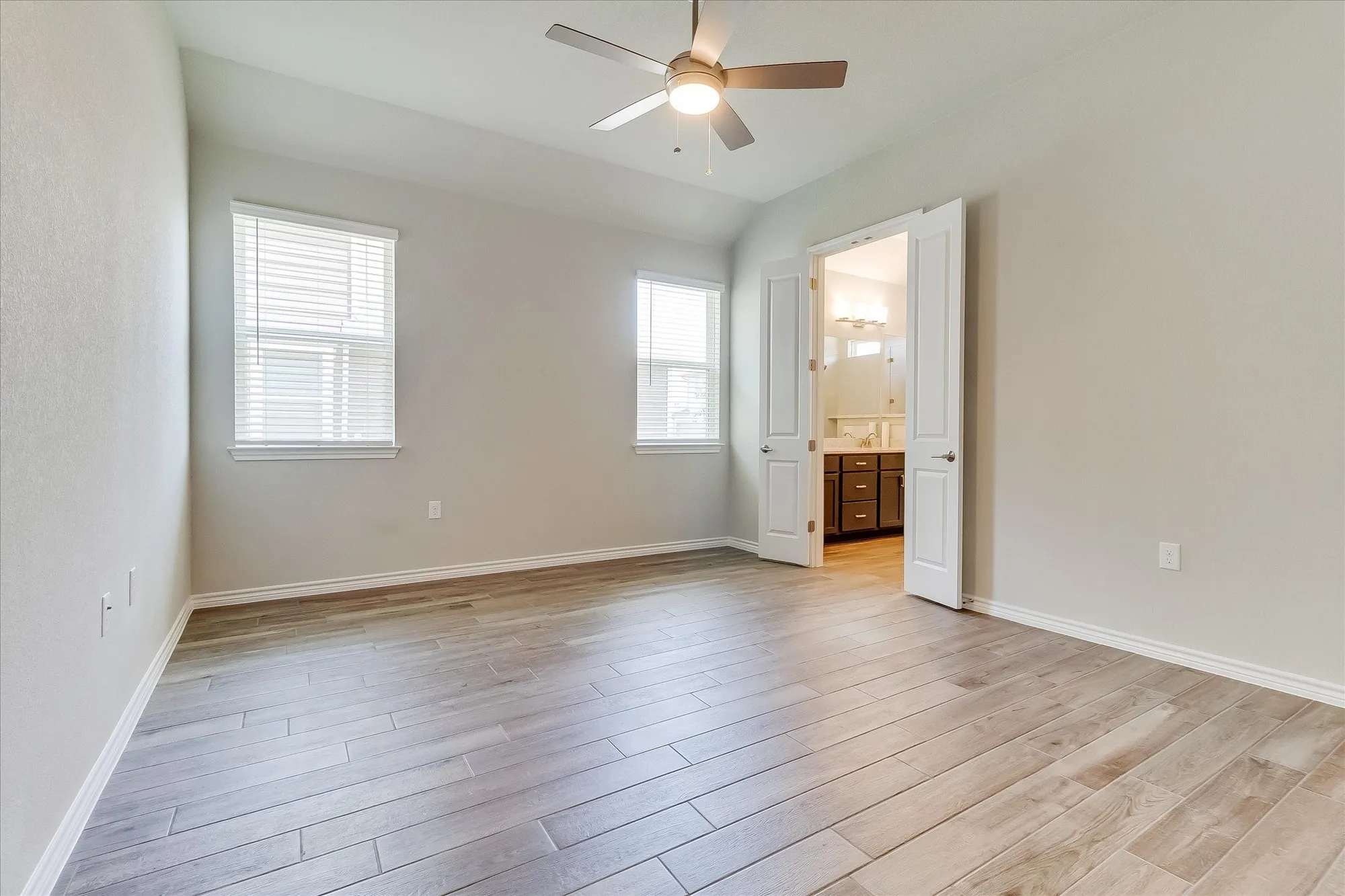 Property Slideshow image 10 of 23 | 128 stewart dr unit 101, San Marcos, TX, 78666