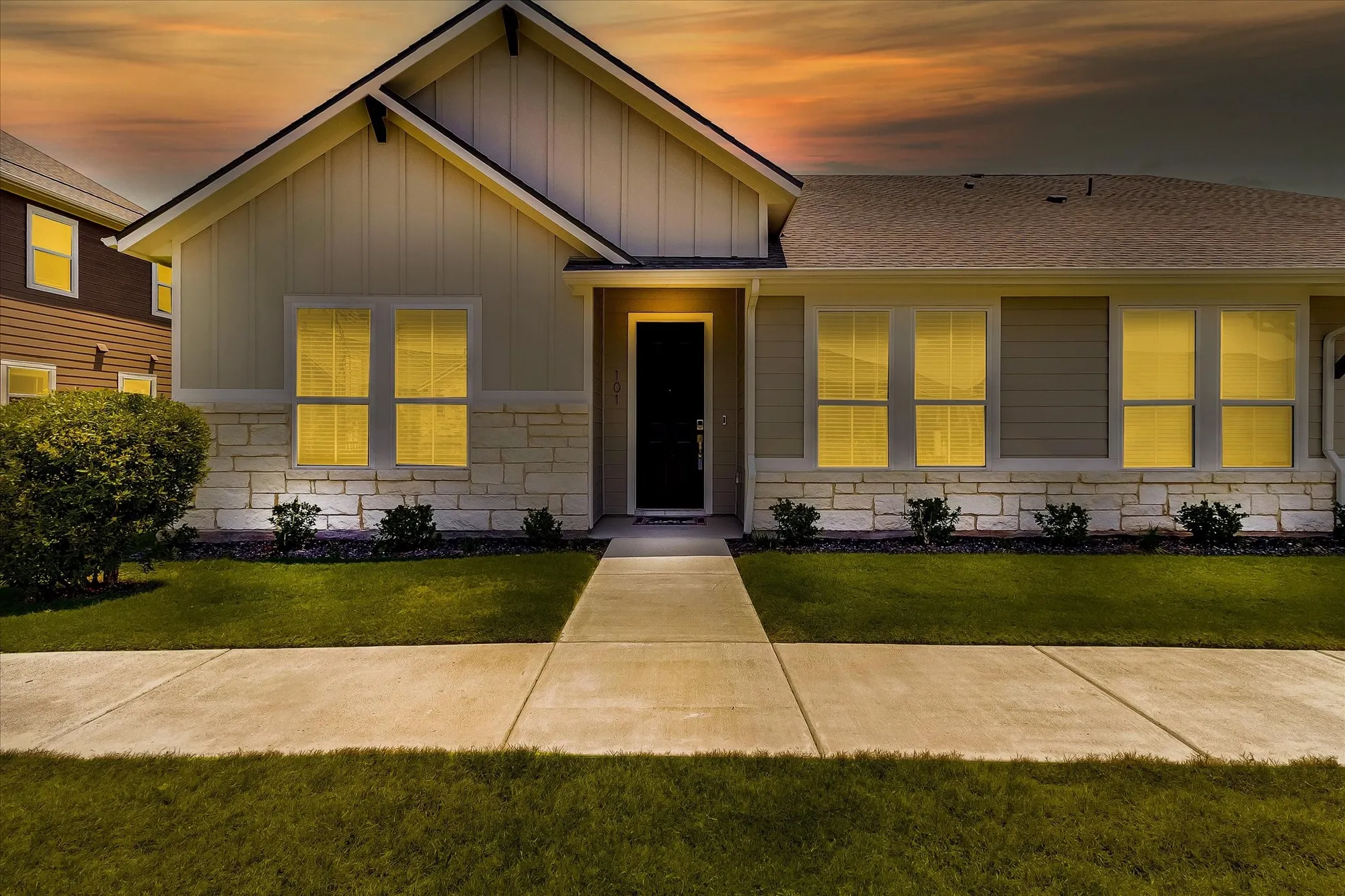 Property Slideshow image 2 of 23 | 128 stewart dr unit 101, San Marcos, TX, 78666