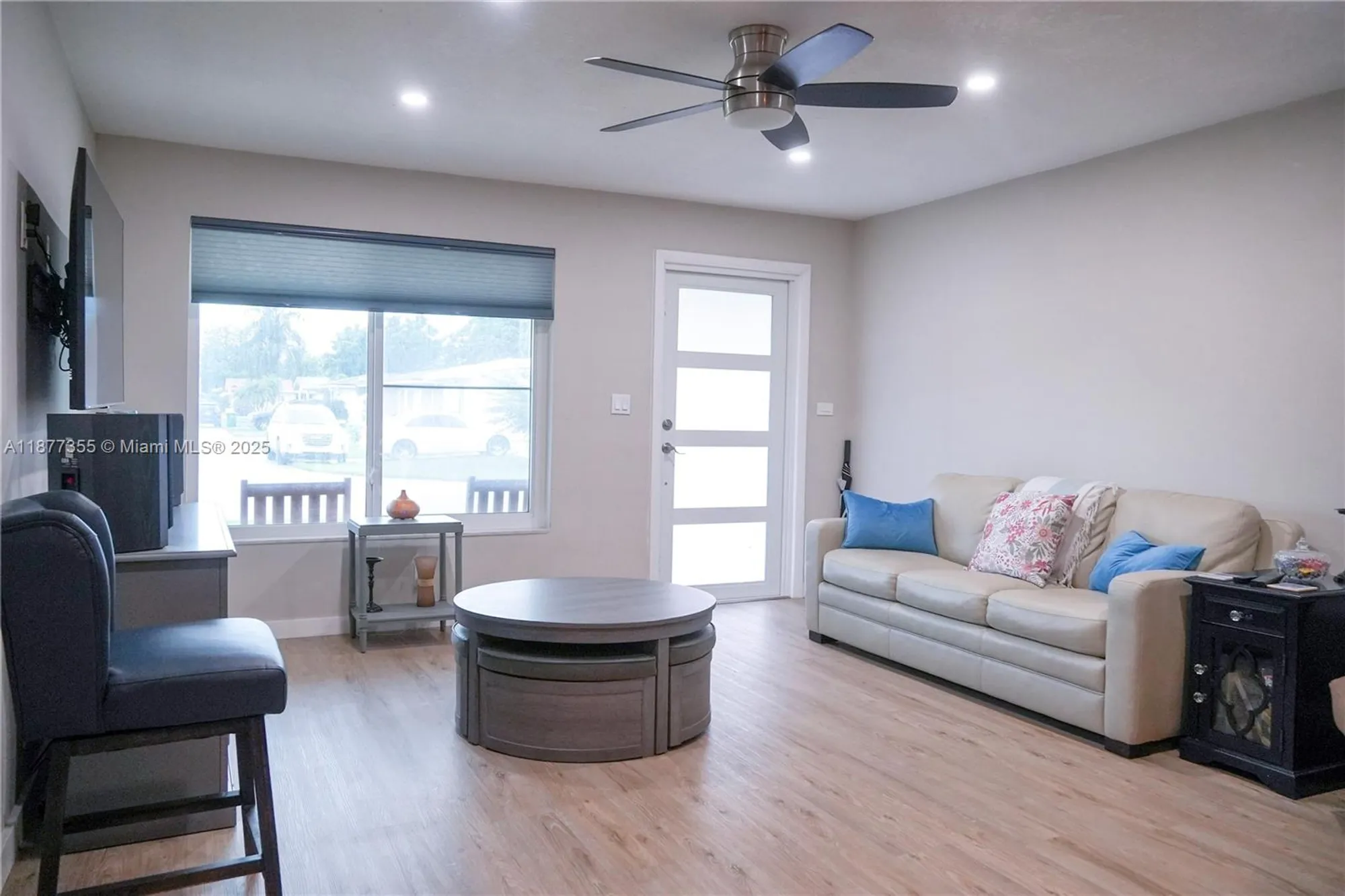 Property Slideshow image 4 of 26 | 4401 nw 45th st, Tamarac, FL, 33319