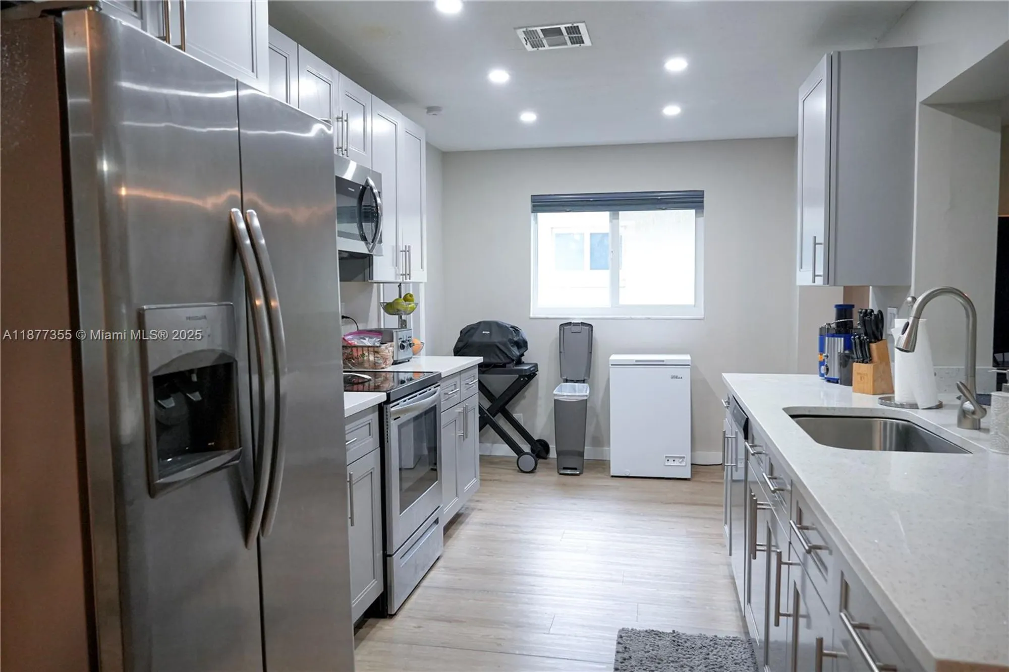 Property Slideshow image 7 of 26 | 4401 nw 45th st, Tamarac, FL, 33319