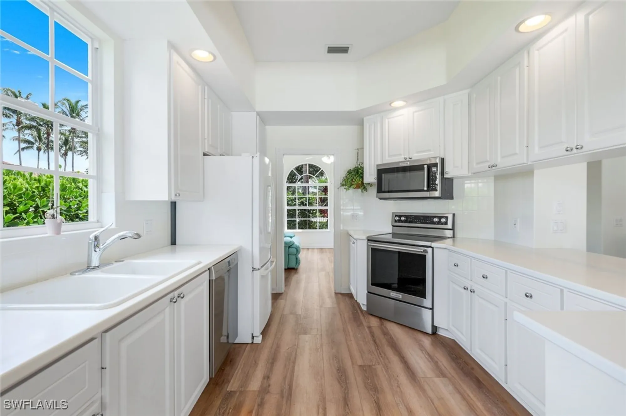 Property Slideshow image 12 of 50 | 2984 gilford way, Naples, FL, 34119