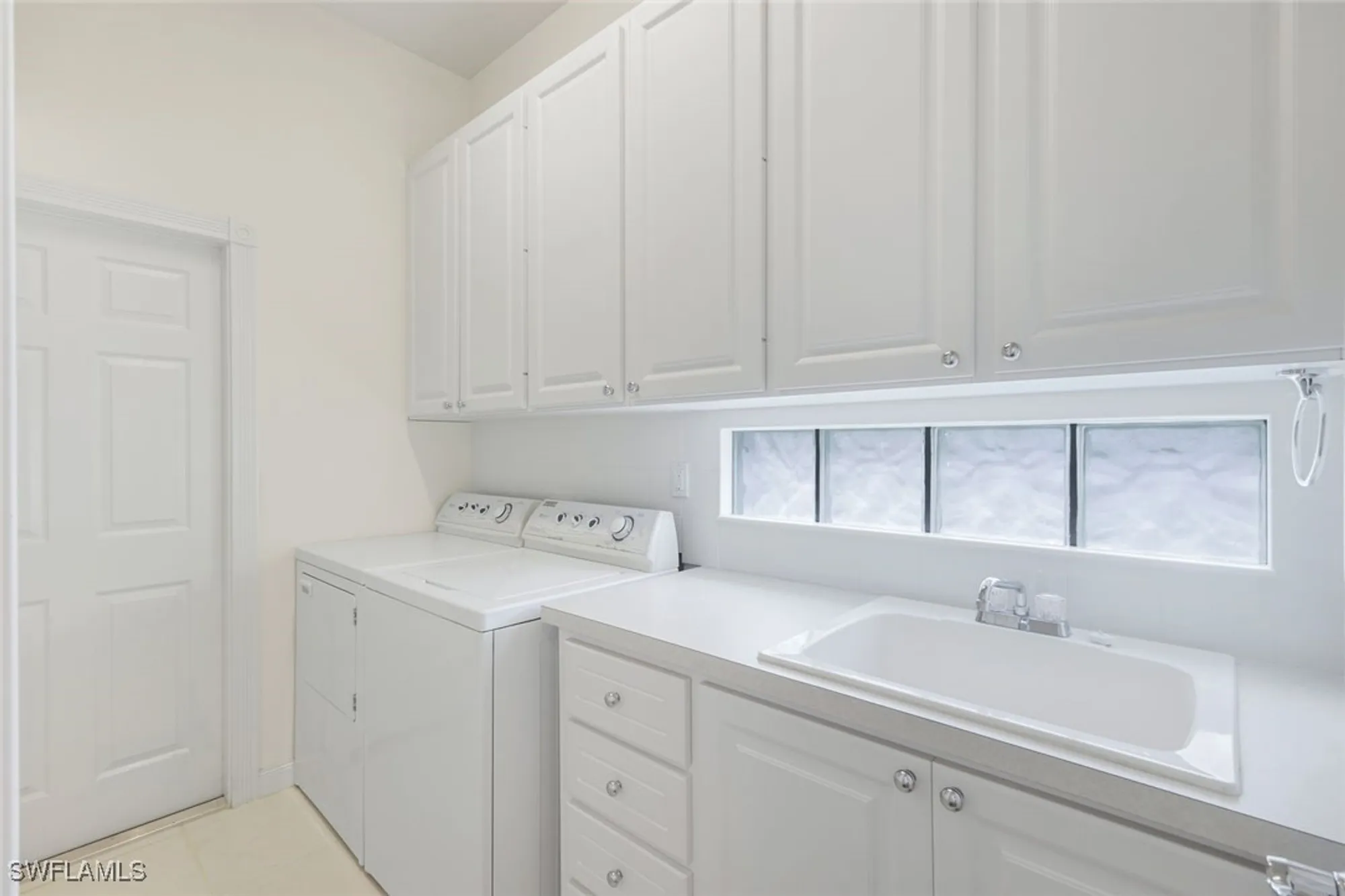 Property Slideshow image 27 of 50 | 2984 gilford way, Naples, FL, 34119