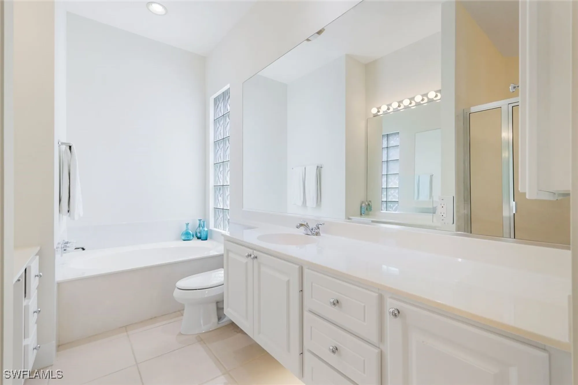 Property Slideshow image 21 of 50 | 2984 gilford way, Naples, FL, 34119