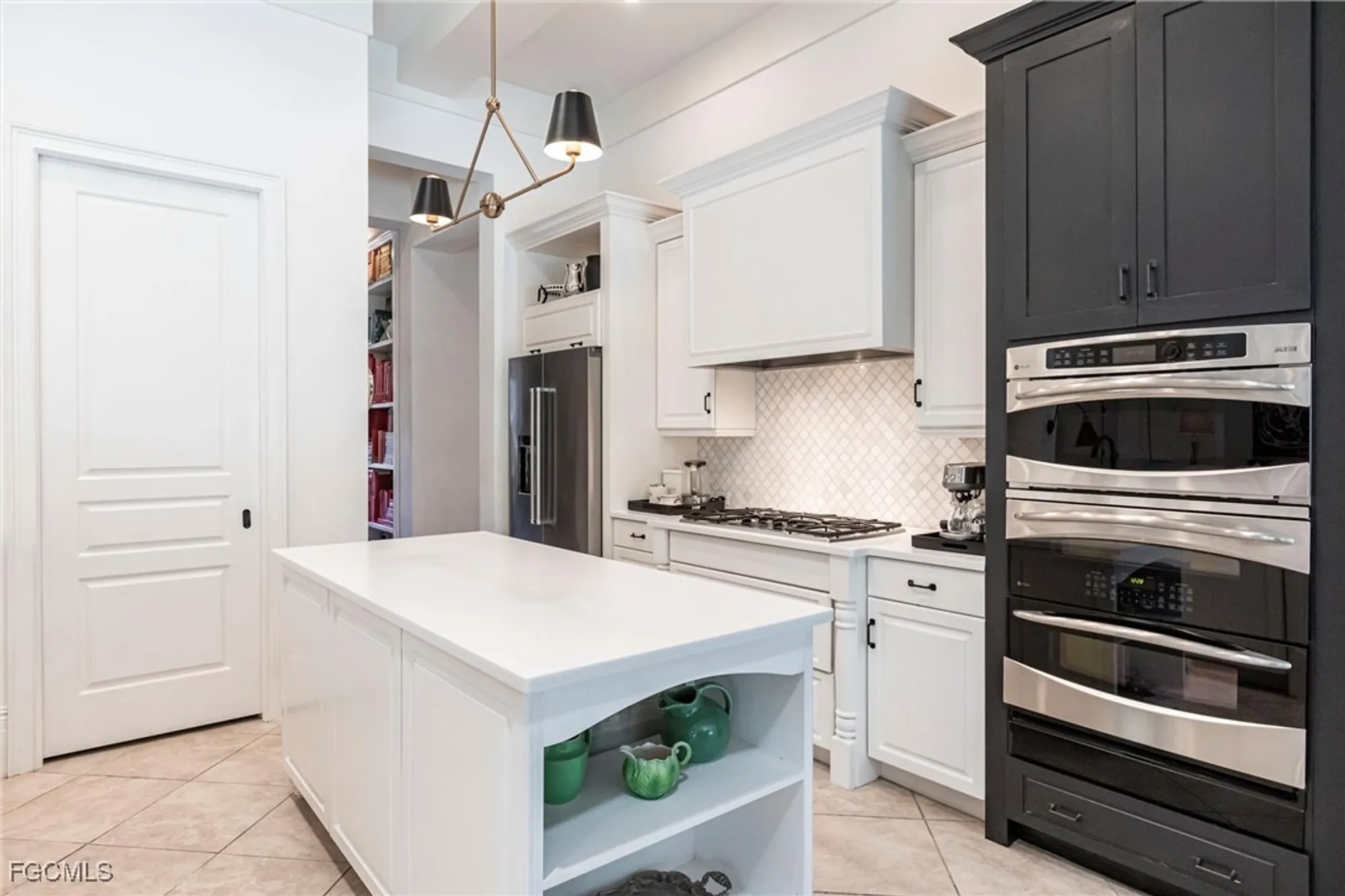 Property Slideshow image 14 of 50 | 3841 river point dr, Fort Myers, FL, 33905