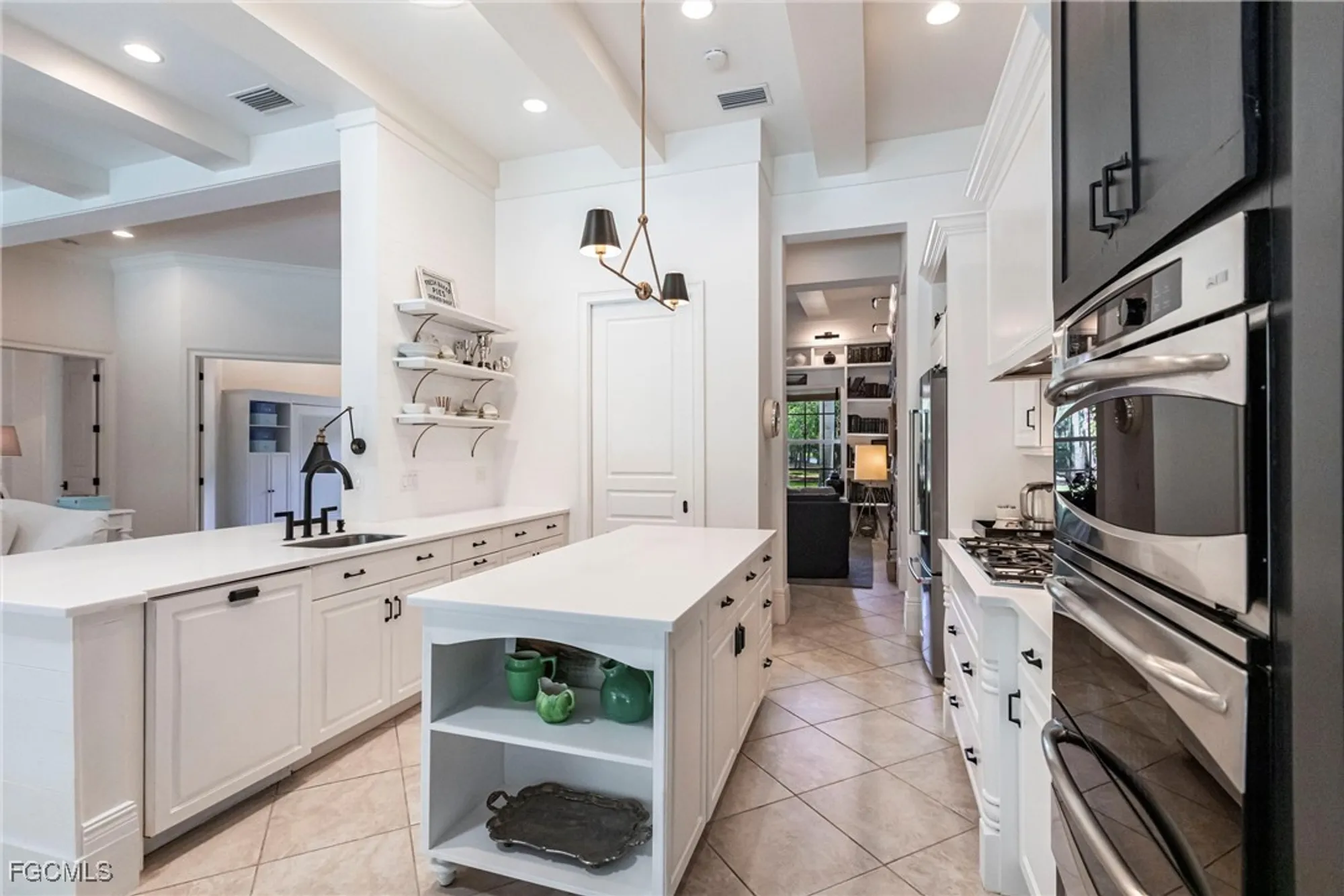 Property Slideshow image 13 of 50 | 3841 river point dr, Fort Myers, FL, 33905