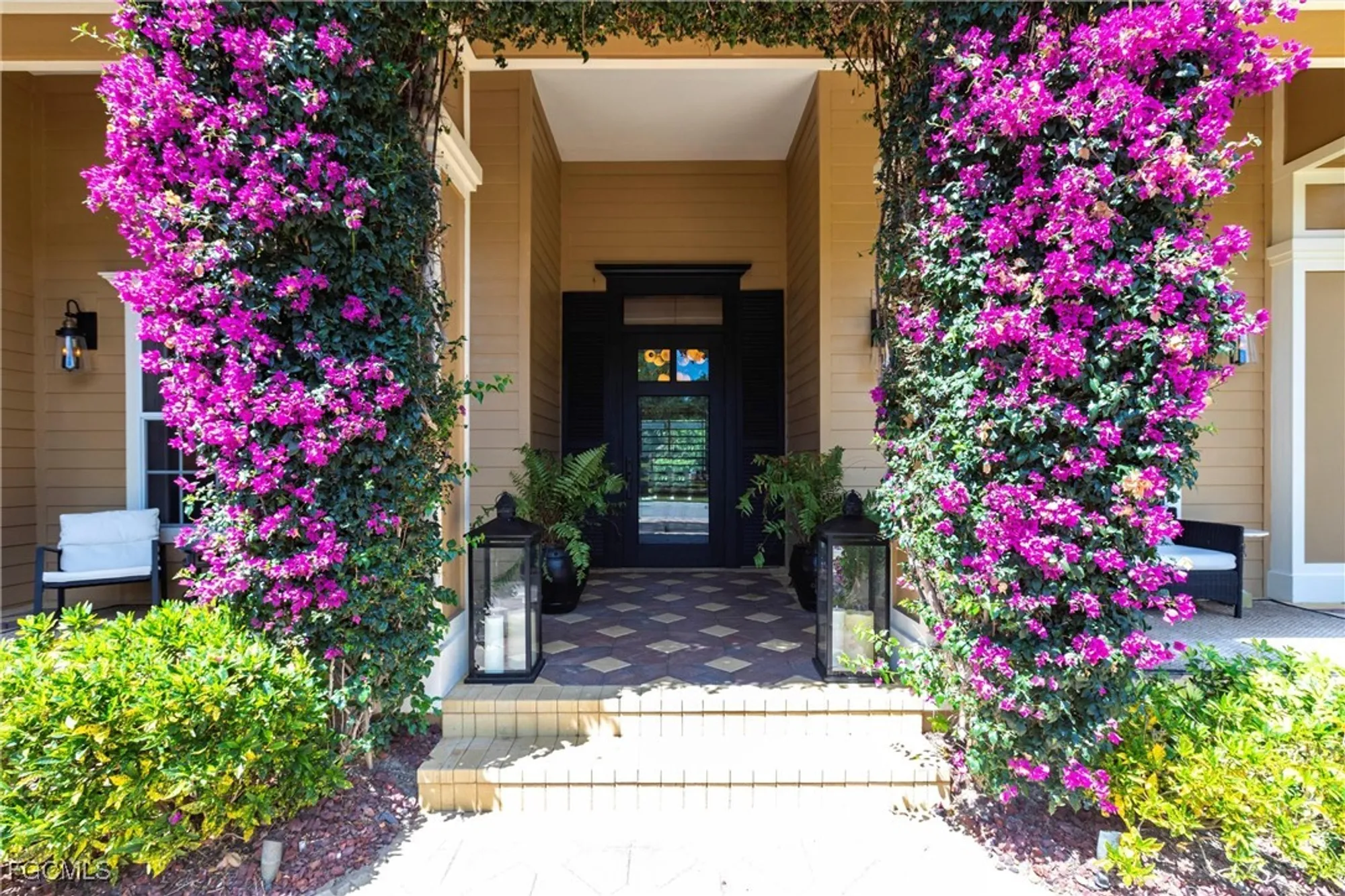 Property Slideshow image 4 of 50 | 3841 river point dr, Fort Myers, FL, 33905