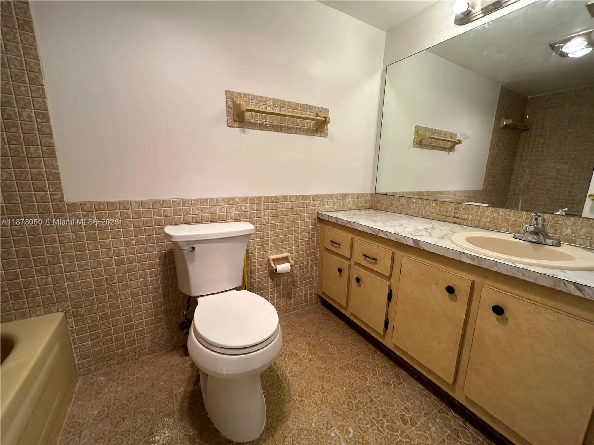 Property Slideshow image 12 of 17 | 2061 nw 47th ter 212, Lauderhill, FL, 33313