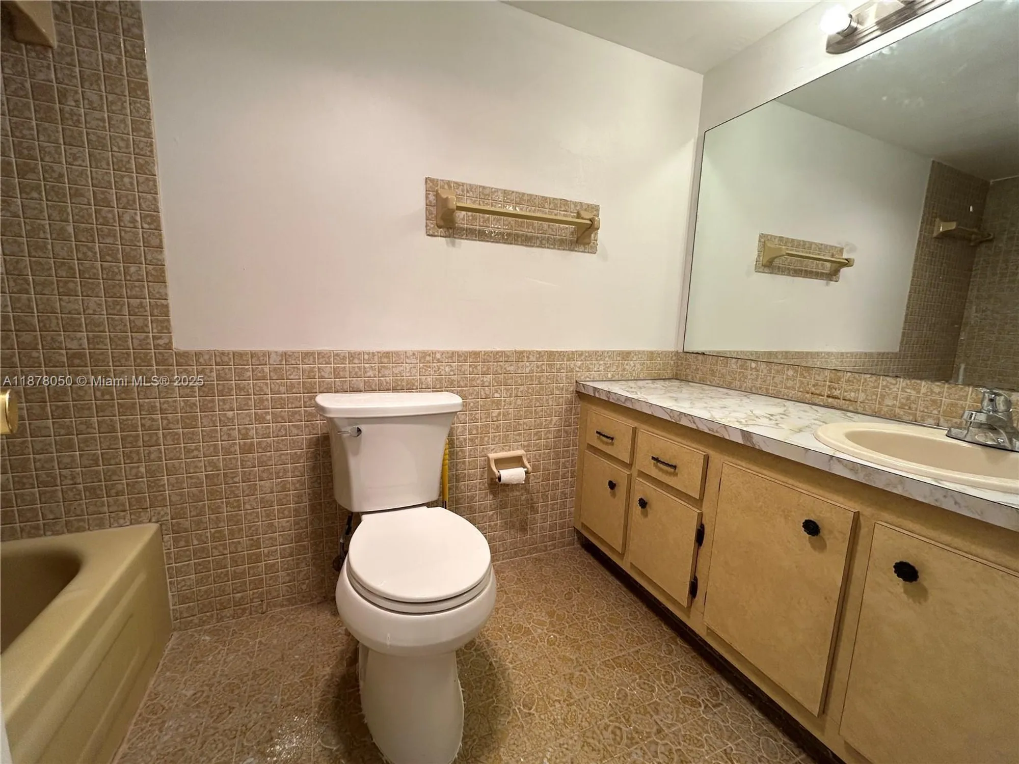Property Slideshow image 13 of 17 | 2061 nw 47th ter 212, Lauderhill, FL, 33313