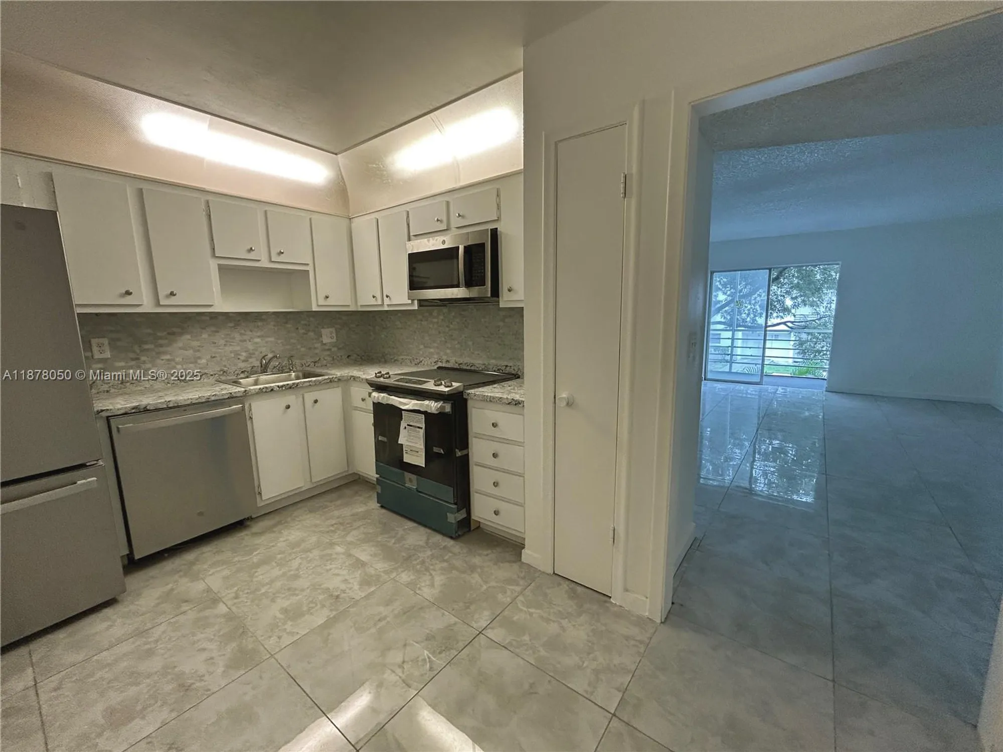 Property Slideshow image 5 of 17 | 2061 nw 47th ter 212, Lauderhill, FL, 33313
