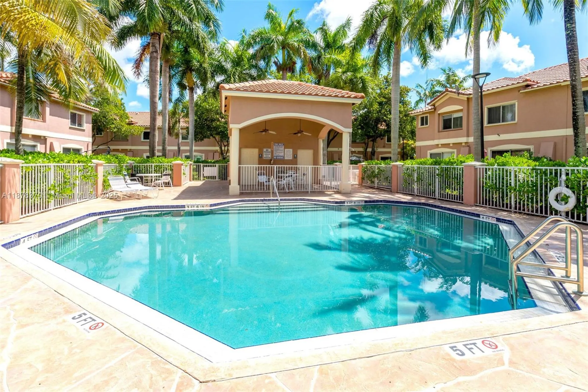 Property Slideshow image 25 of 31 | 7818 catalina cir, Tamarac, FL, 33321