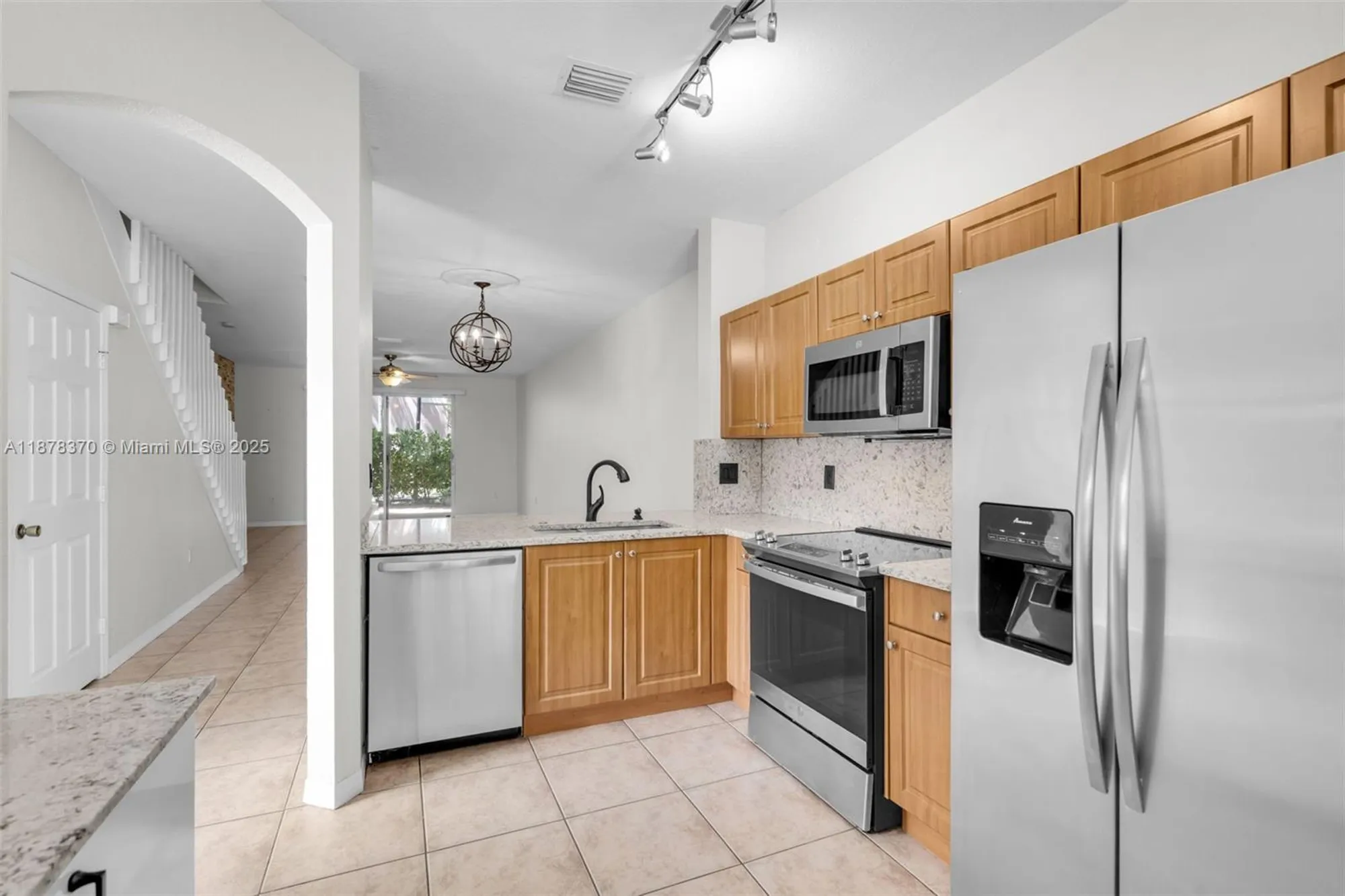 Property Slideshow image 4 of 31 | 7818 catalina cir, Tamarac, FL, 33321