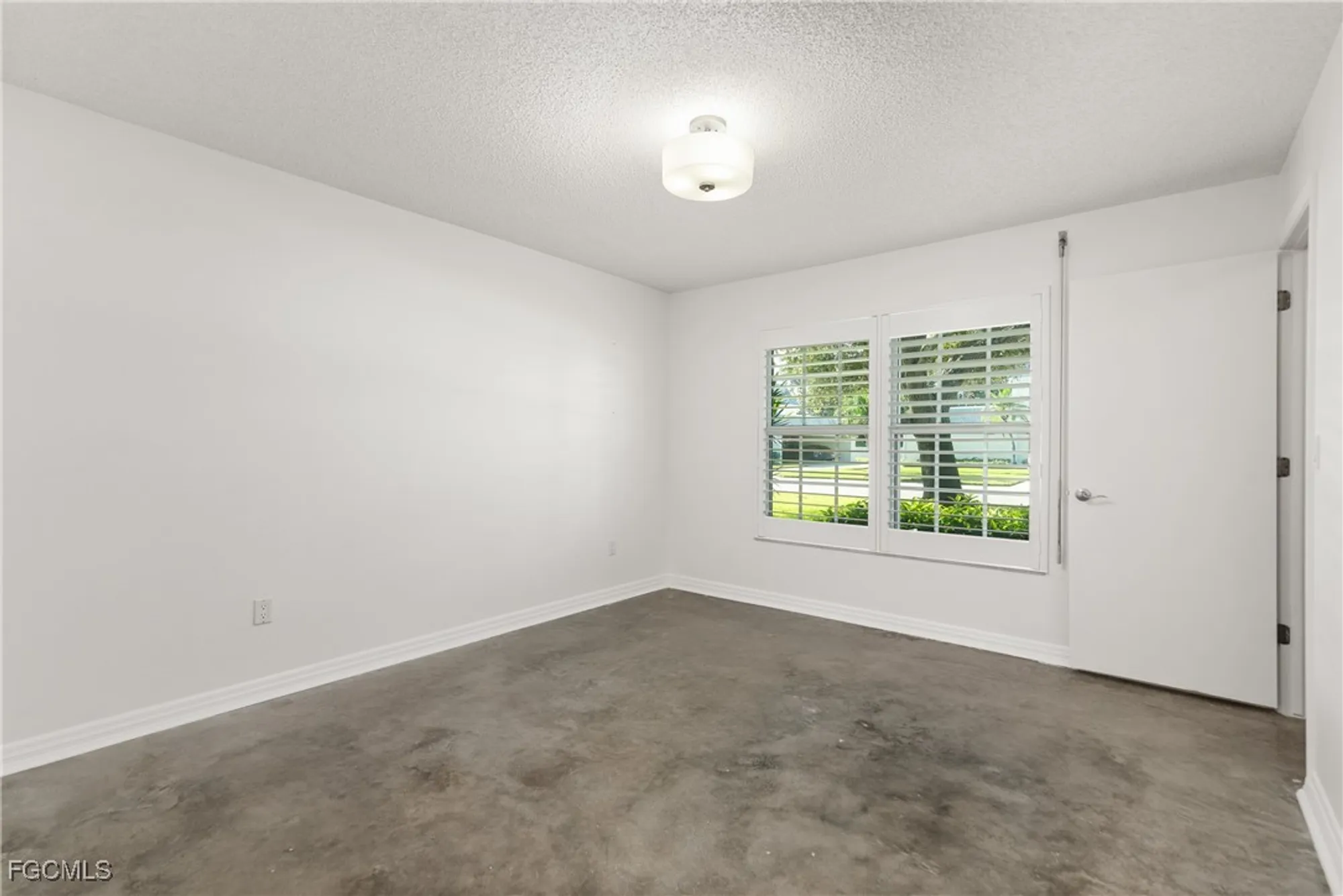 Property Slideshow image 15 of 19 | 1331 s brandywine cir, Fort Myers, FL, 33919