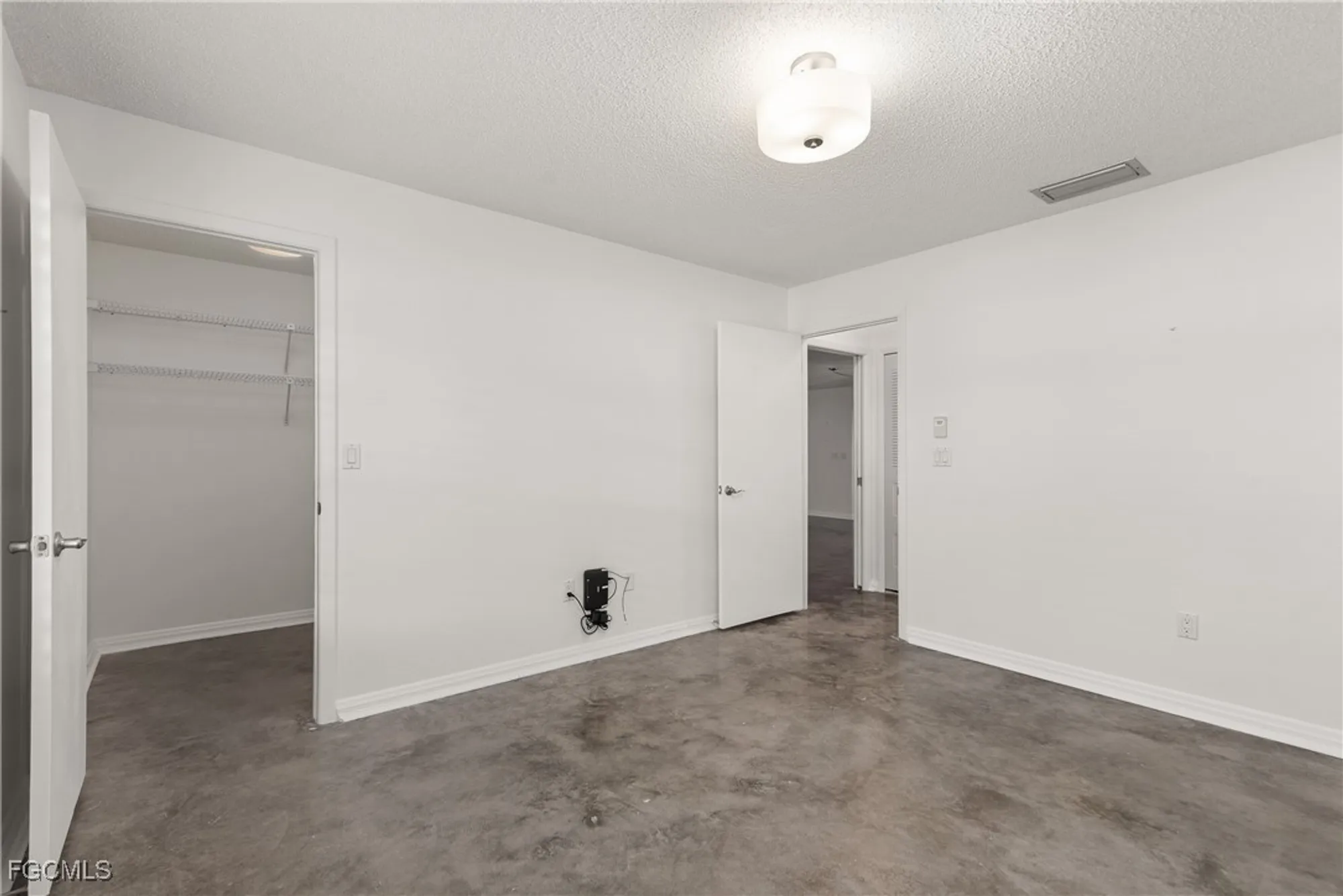 Property Slideshow image 16 of 19 | 1331 s brandywine cir, Fort Myers, FL, 33919