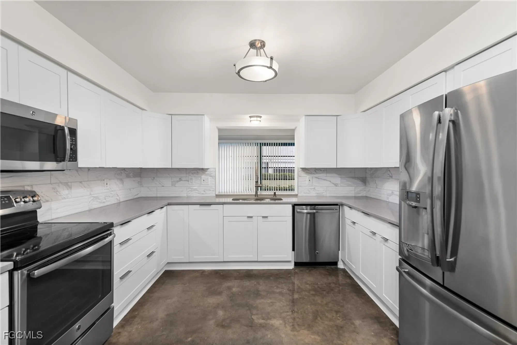 Property Slideshow image 1 of 19 | 1331 s brandywine cir, Fort Myers, FL, 33919