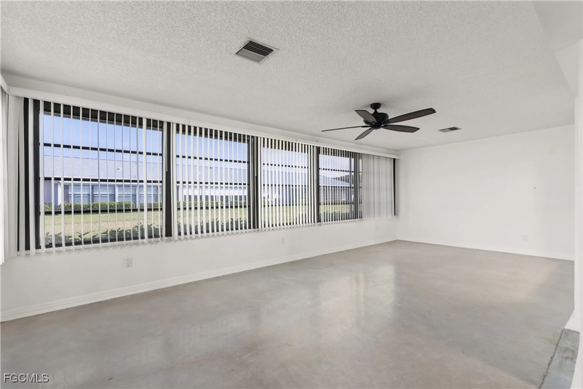 Property Slideshow image 10 of 19 | 1331 s brandywine cir, Fort Myers, FL, 33919
