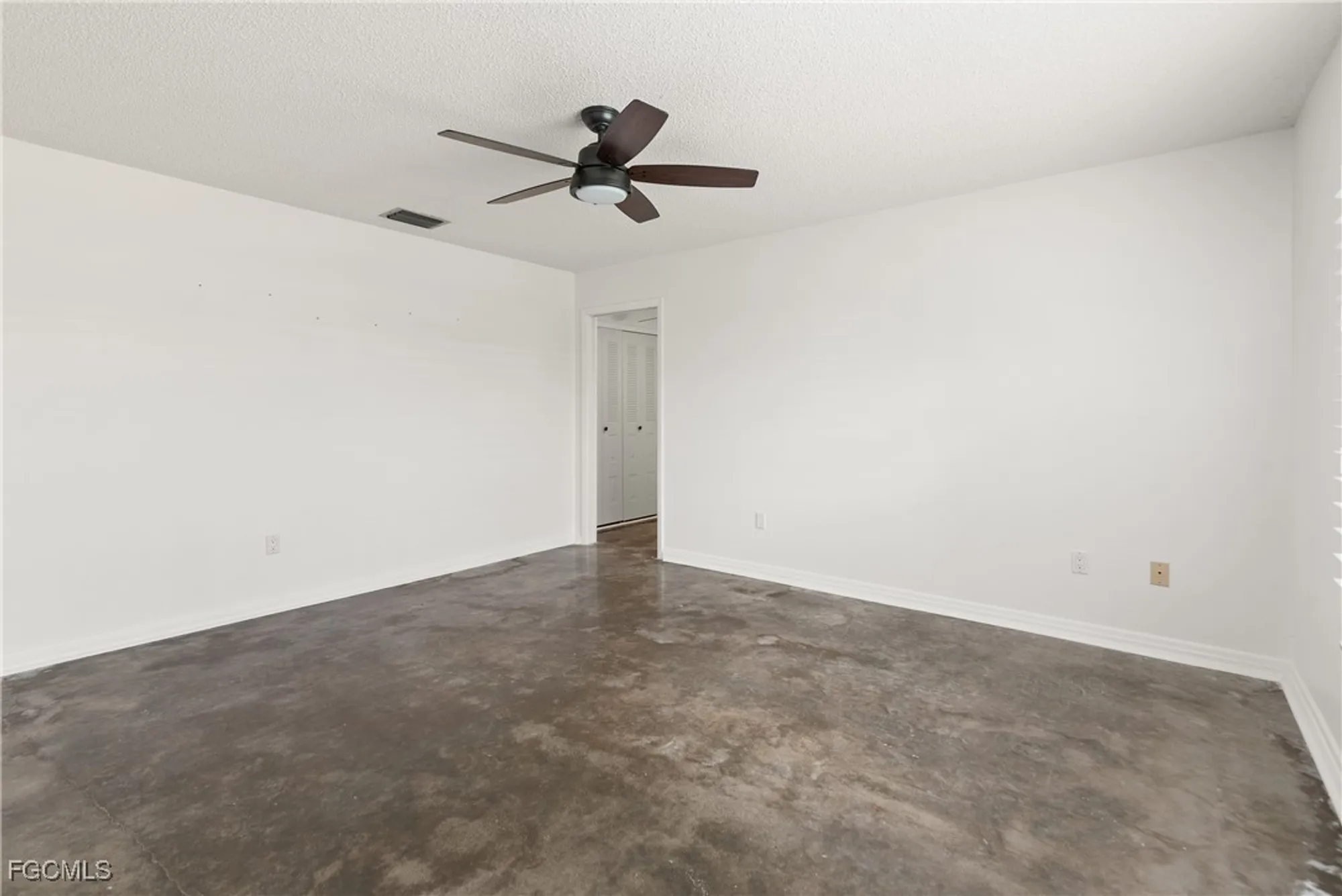 Property Slideshow image 12 of 19 | 1331 s brandywine cir, Fort Myers, FL, 33919