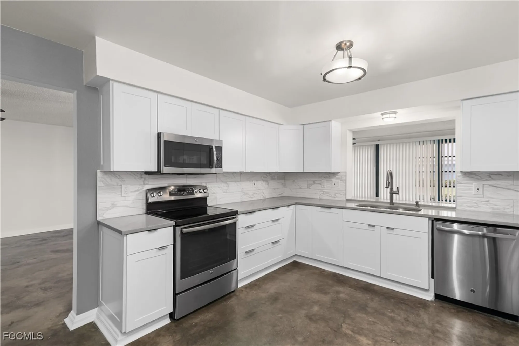 Property Slideshow image 4 of 19 | 1331 s brandywine cir, Fort Myers, FL, 33919