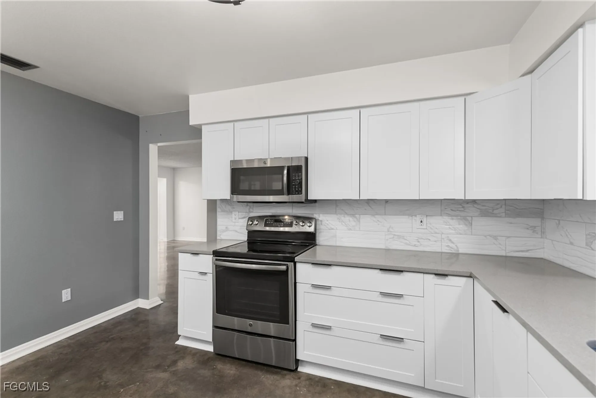 Property Slideshow image 5 of 19 | 1331 s brandywine cir, Fort Myers, FL, 33919