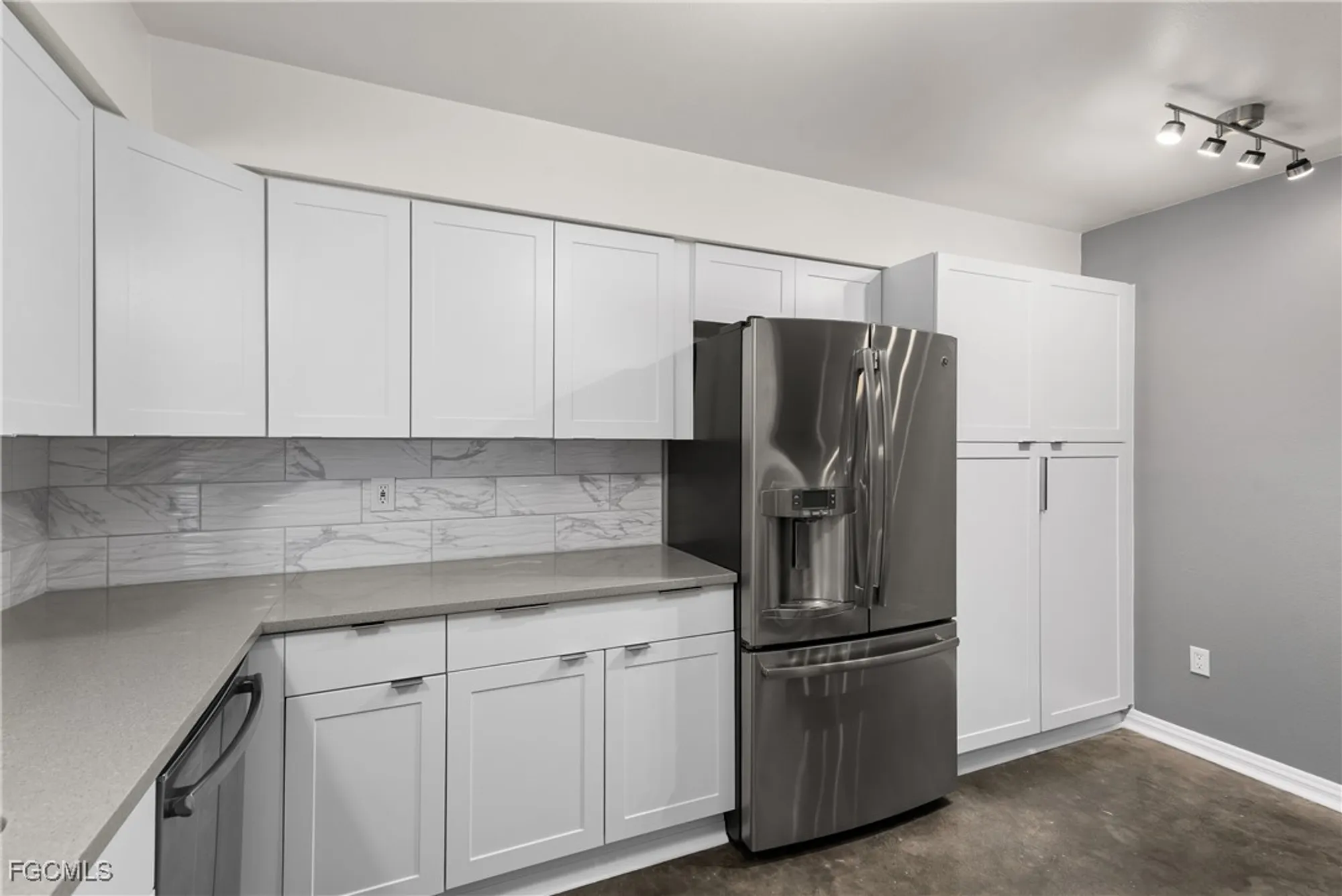 Property Slideshow image 6 of 19 | 1331 s brandywine cir, Fort Myers, FL, 33919