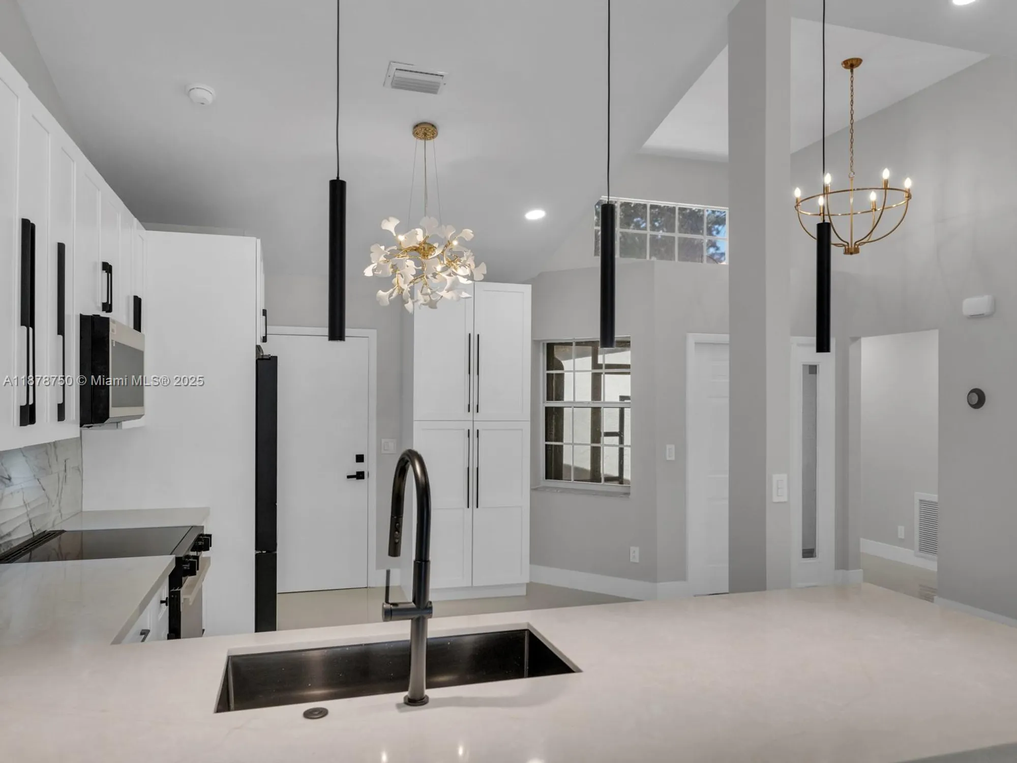 Property Slideshow image 14 of 65 | 7889 lake sands dr, Delray Beach, FL, 33446