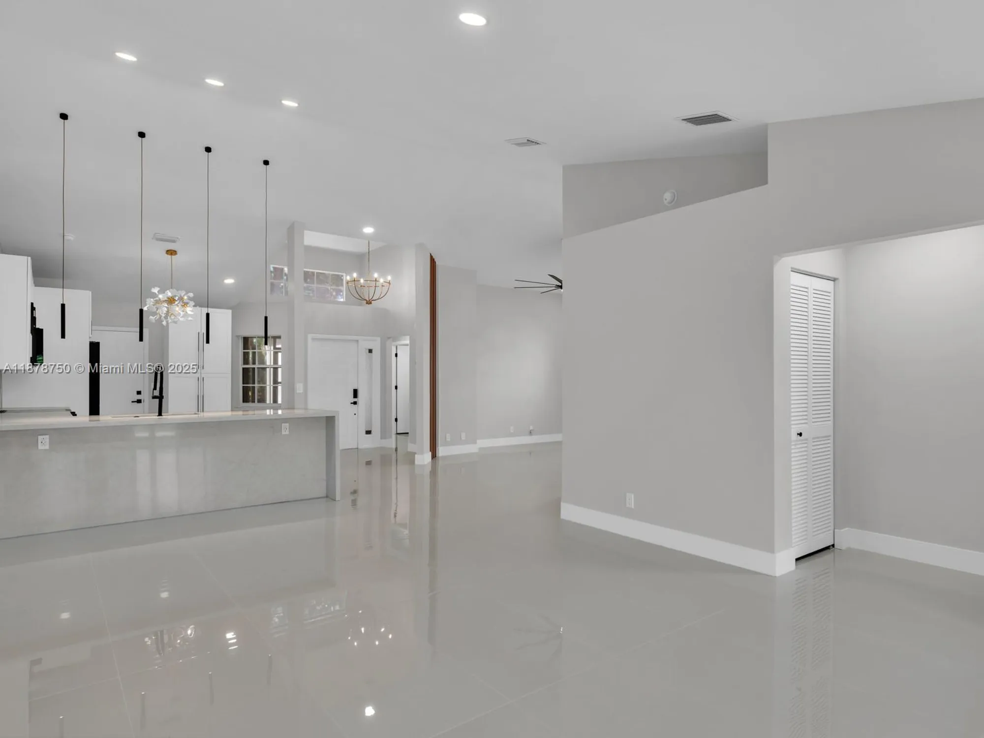 Property Slideshow image 15 of 65 | 7889 lake sands dr, Delray Beach, FL, 33446