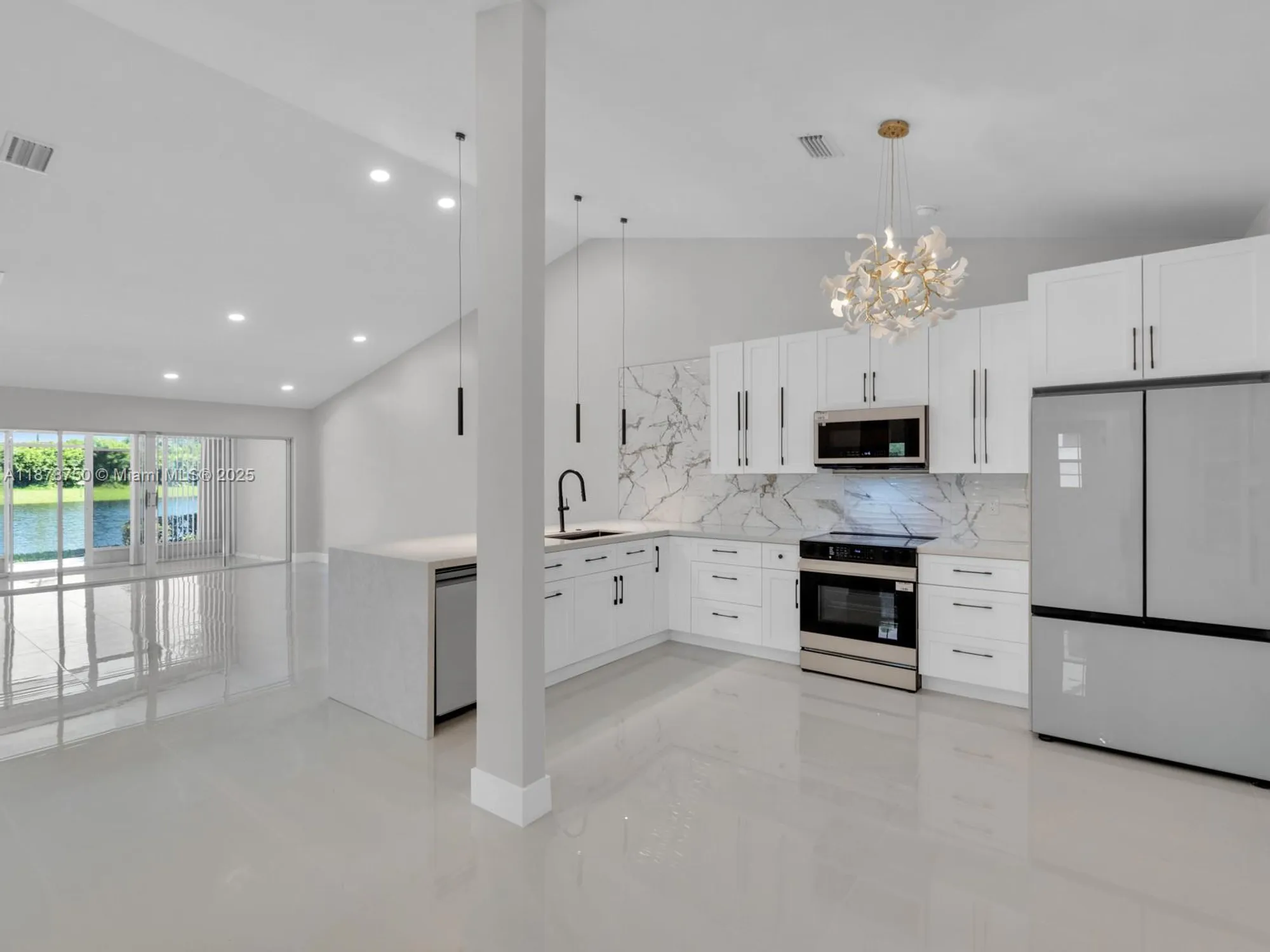 Property Slideshow image 10 of 65 | 7889 lake sands dr, Delray Beach, FL, 33446