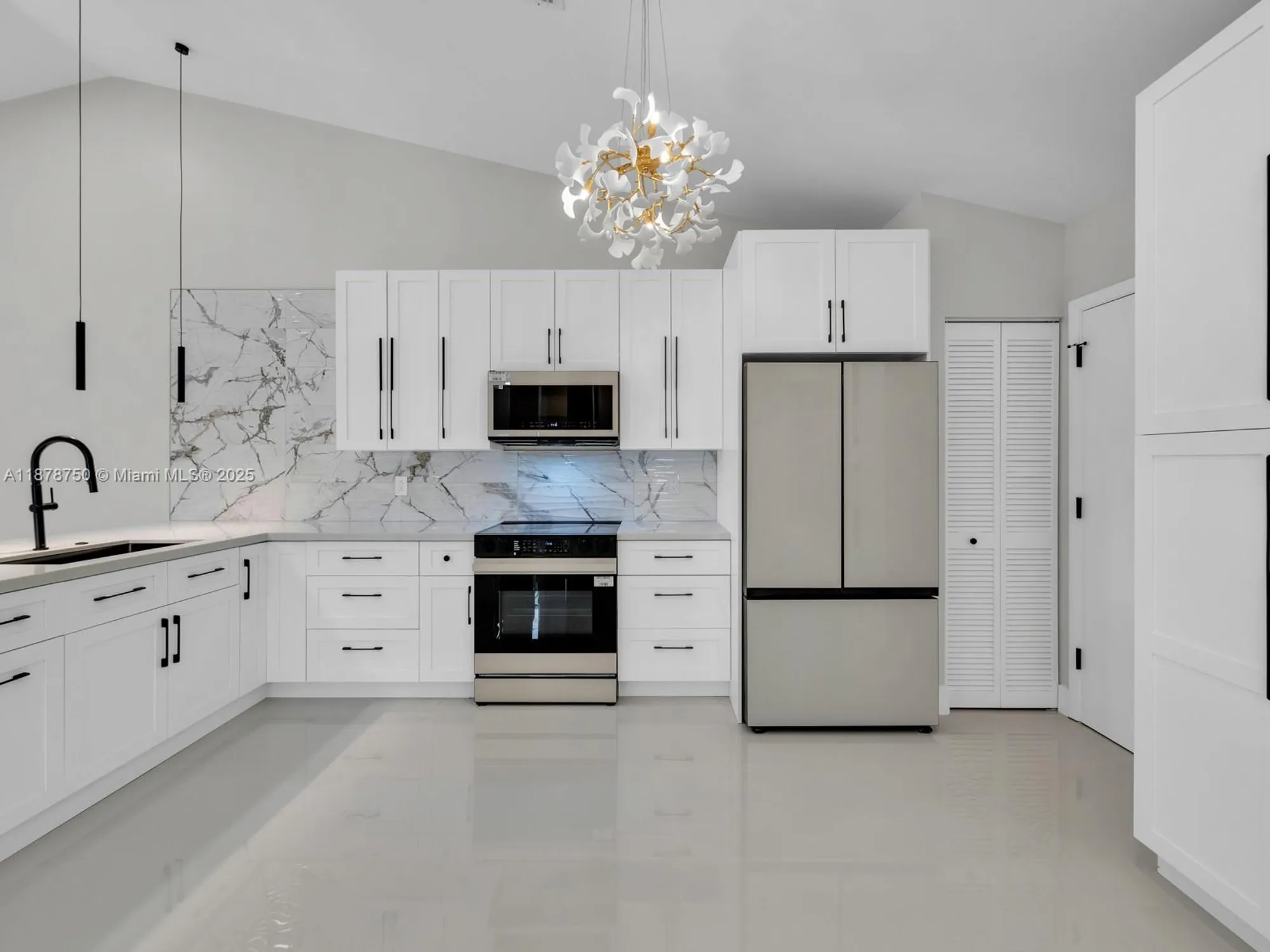 Property Slideshow image 11 of 65 | 7889 lake sands dr, Delray Beach, FL, 33446