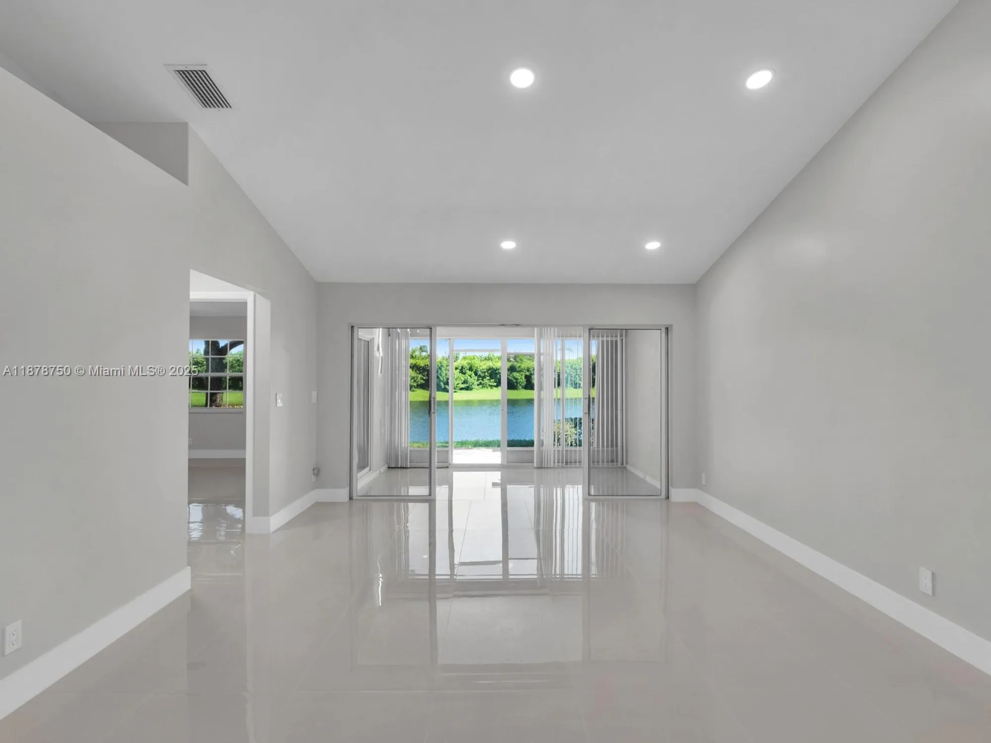 Property Slideshow image 22 of 65 | 7889 lake sands dr, Delray Beach, FL, 33446