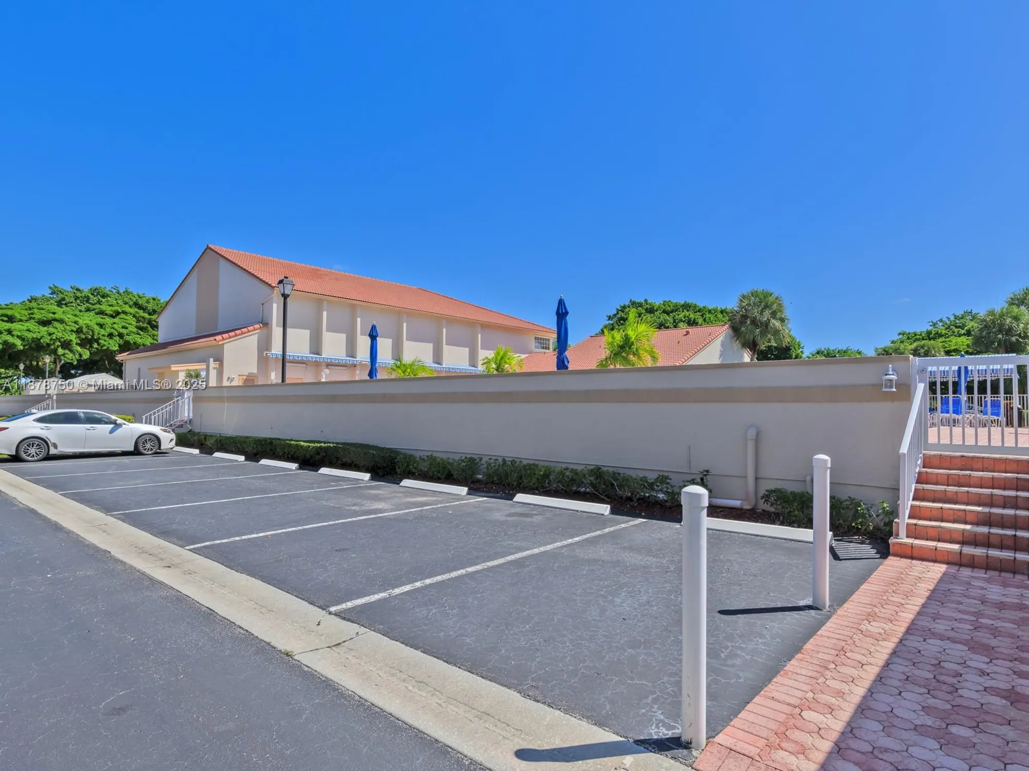 Property Slideshow image 54 of 65 | 7889 lake sands dr, Delray Beach, FL, 33446