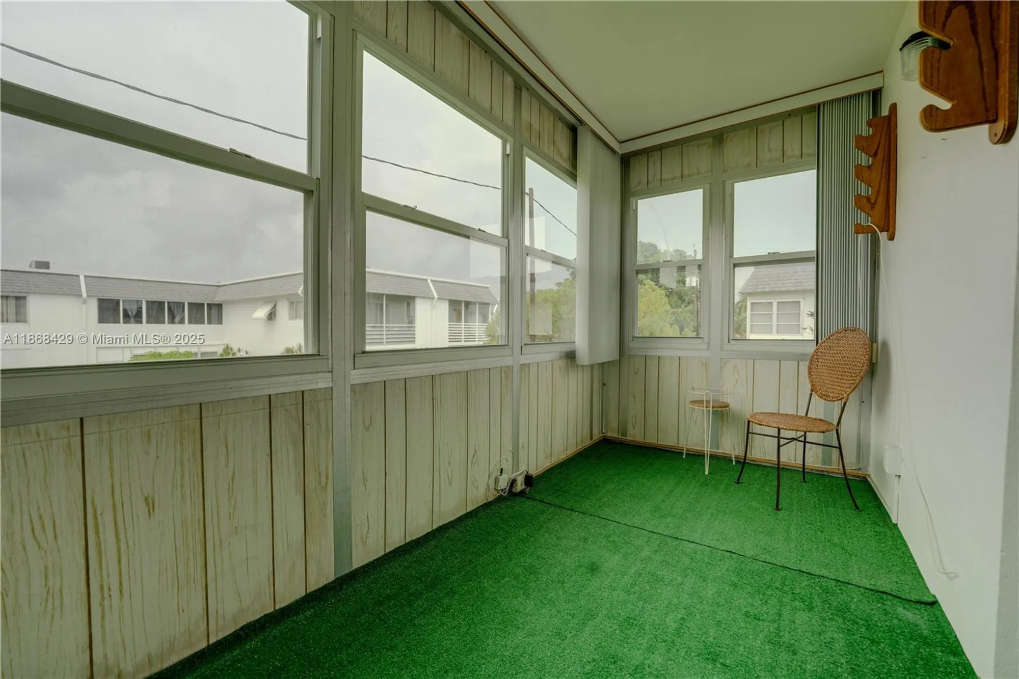Property Slideshow image 14 of 28 | 3280 cynthia ln apt 205, Lake Worth, FL, 33461