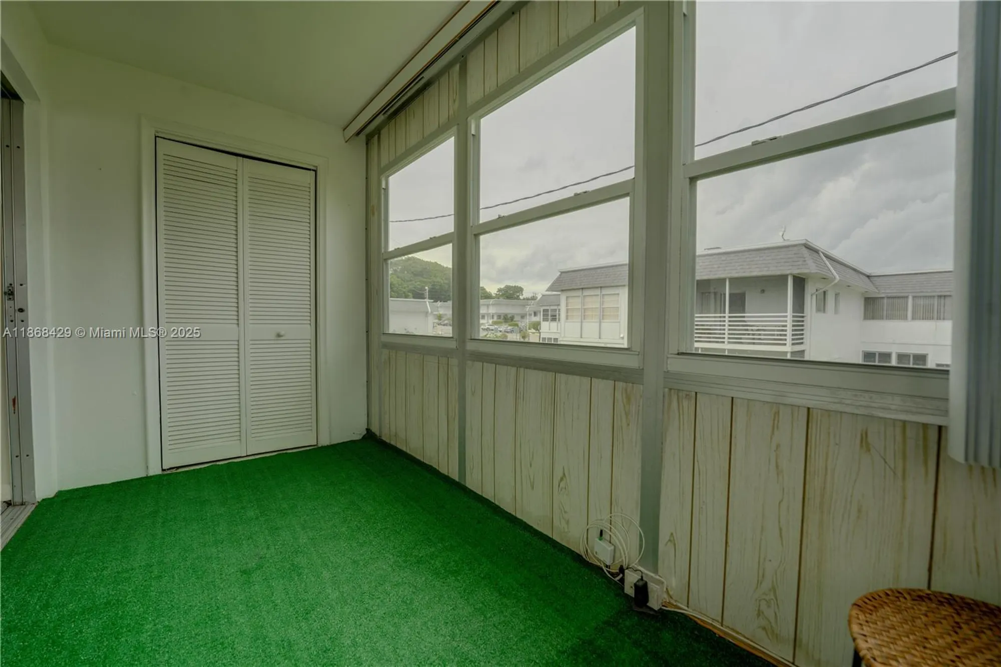 Property Slideshow image 15 of 28 | 3280 cynthia ln apt 205, Lake Worth, FL, 33461