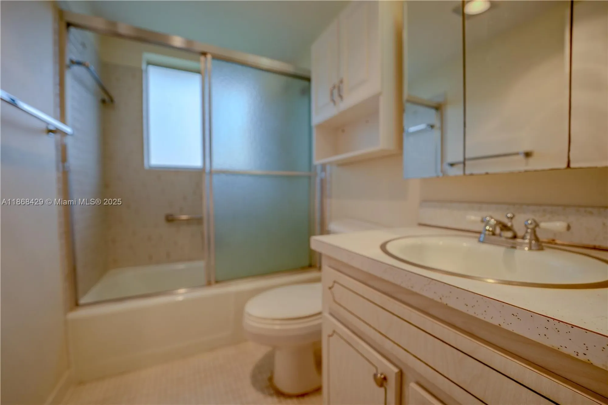 Property Slideshow image 19 of 28 | 3280 cynthia ln apt 205, Lake Worth, FL, 33461