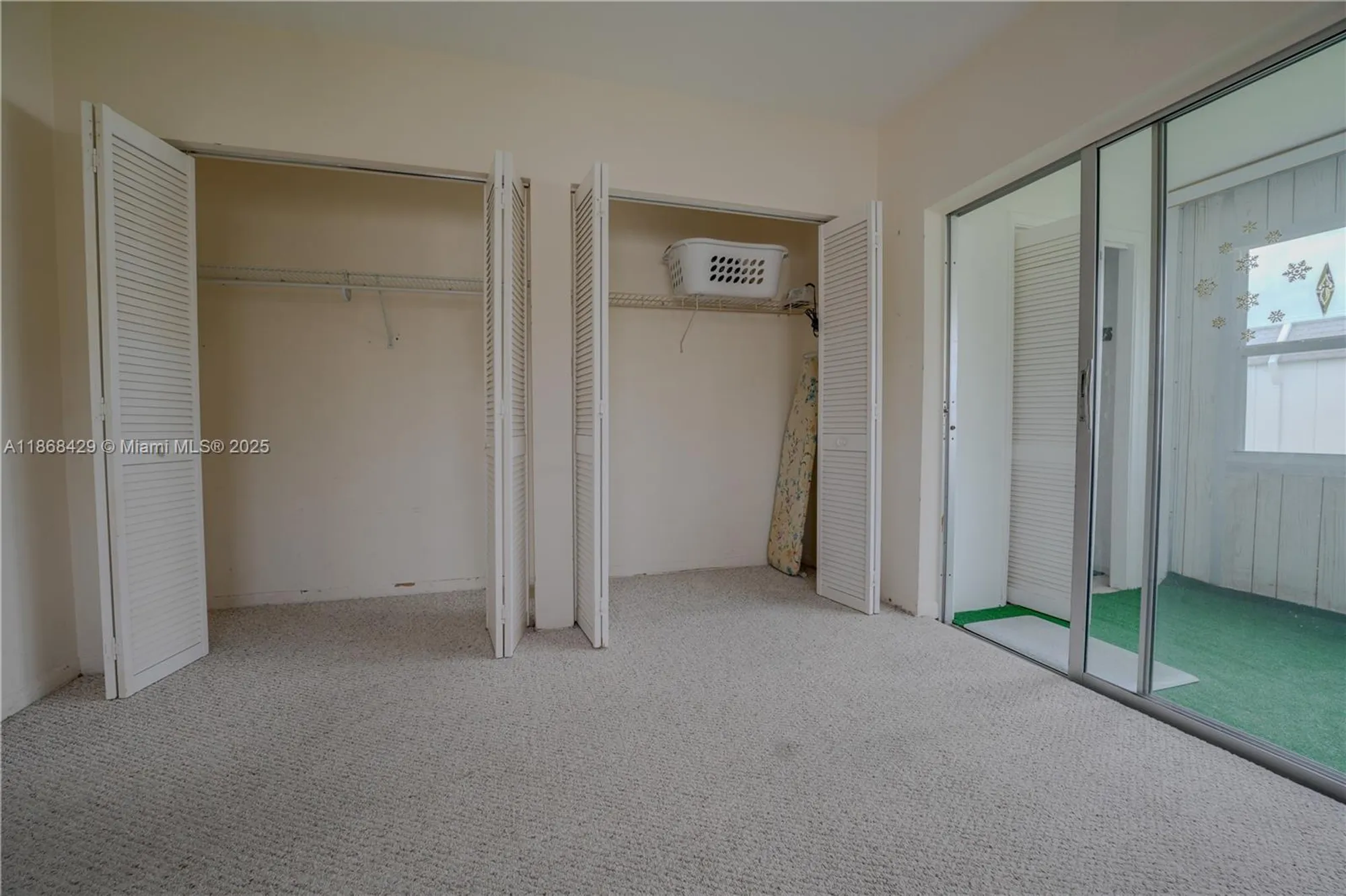 Property Slideshow image 12 of 28 | 3280 cynthia ln apt 205, Lake Worth, FL, 33461