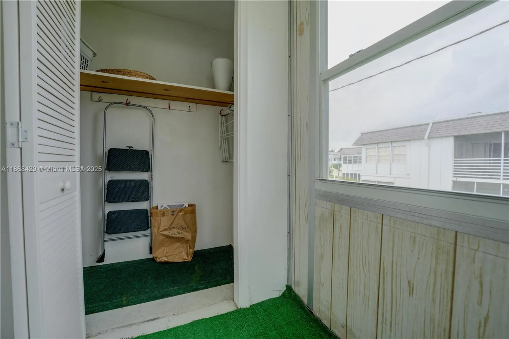 Property Slideshow image 13 of 28 | 3280 cynthia ln apt 205, Lake Worth, FL, 33461