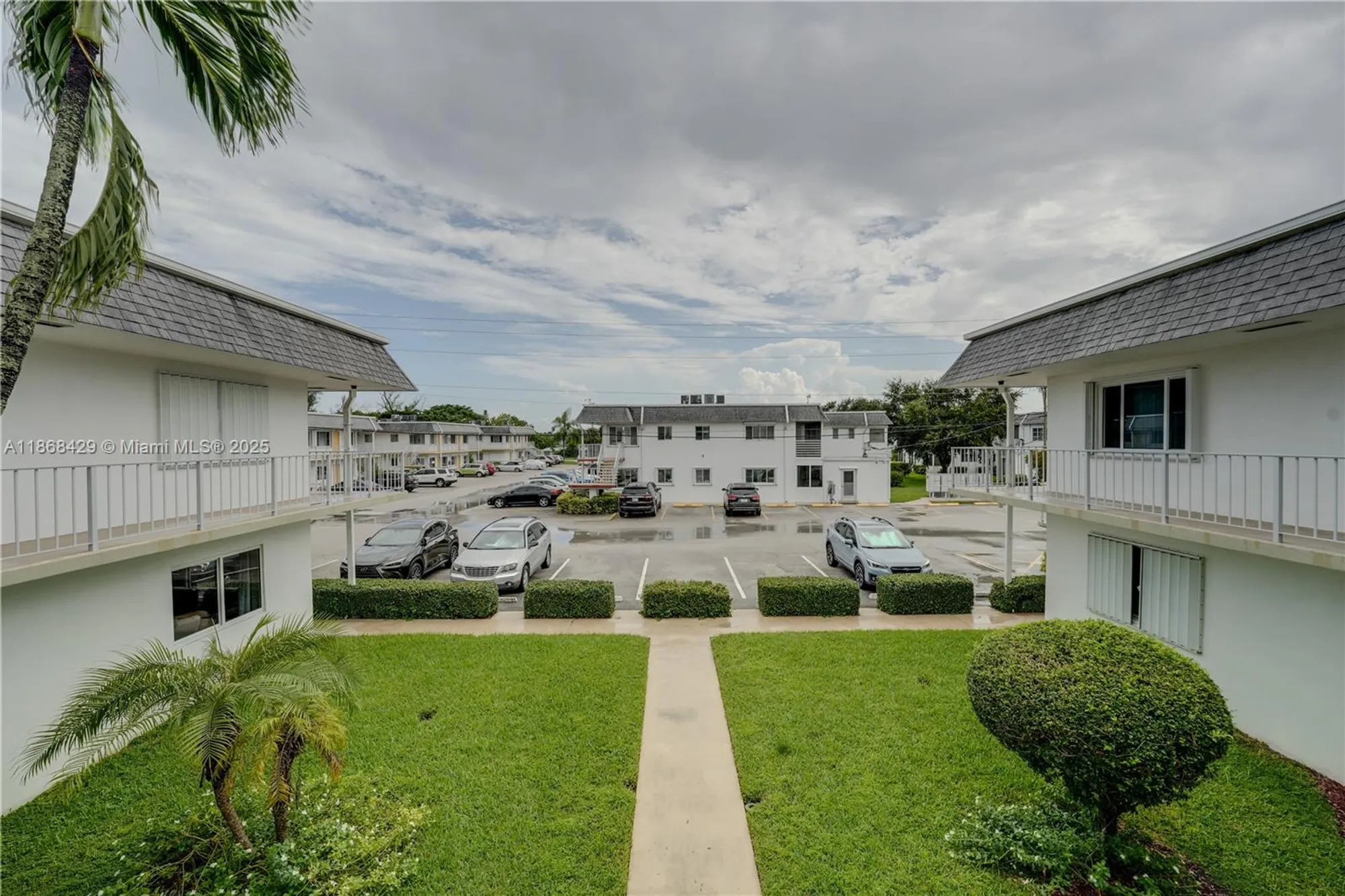 Property Slideshow image 25 of 28 | 3280 cynthia ln apt 205, Lake Worth, FL, 33461