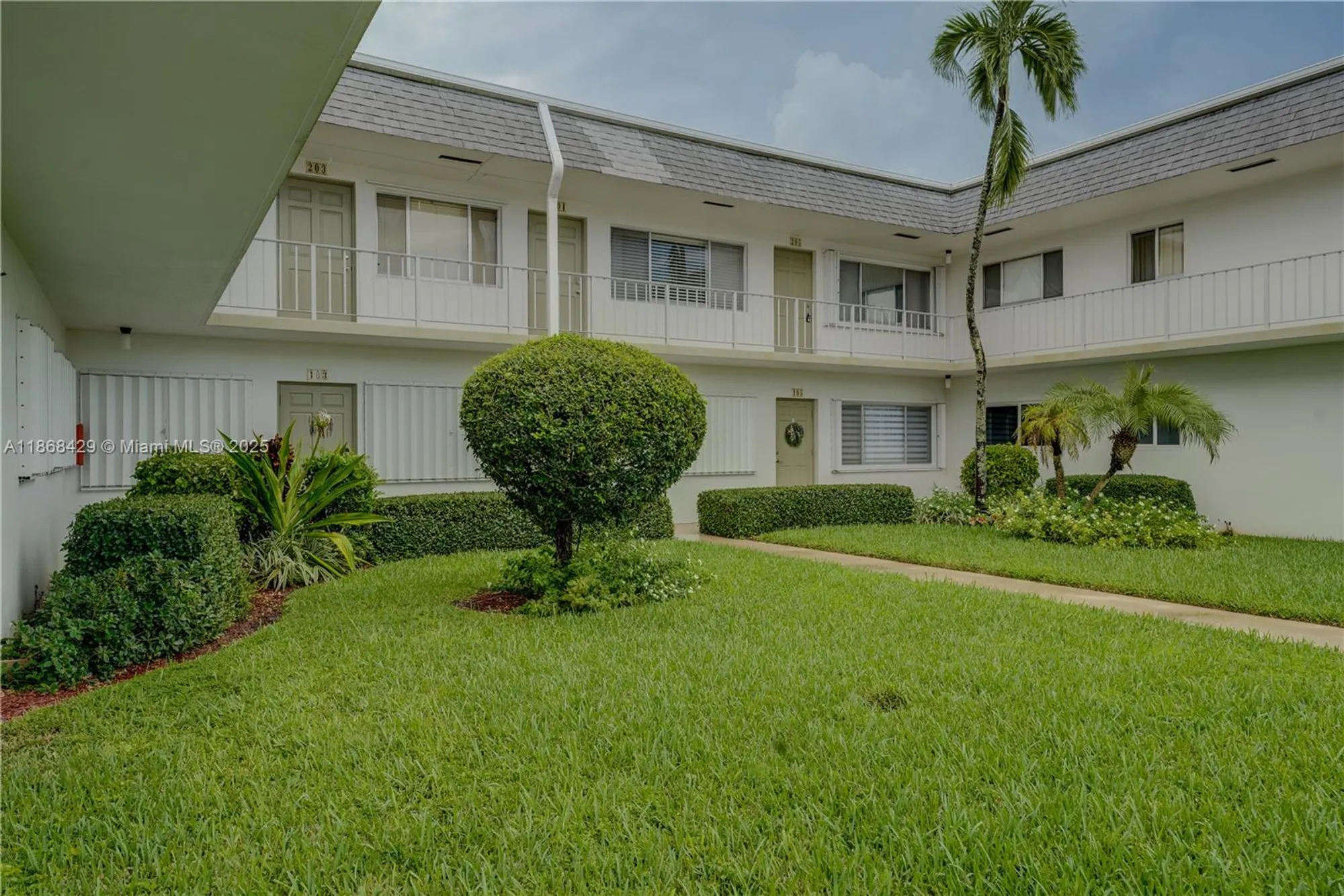 Property Slideshow image 27 of 28 | 3280 cynthia ln apt 205, Lake Worth, FL, 33461