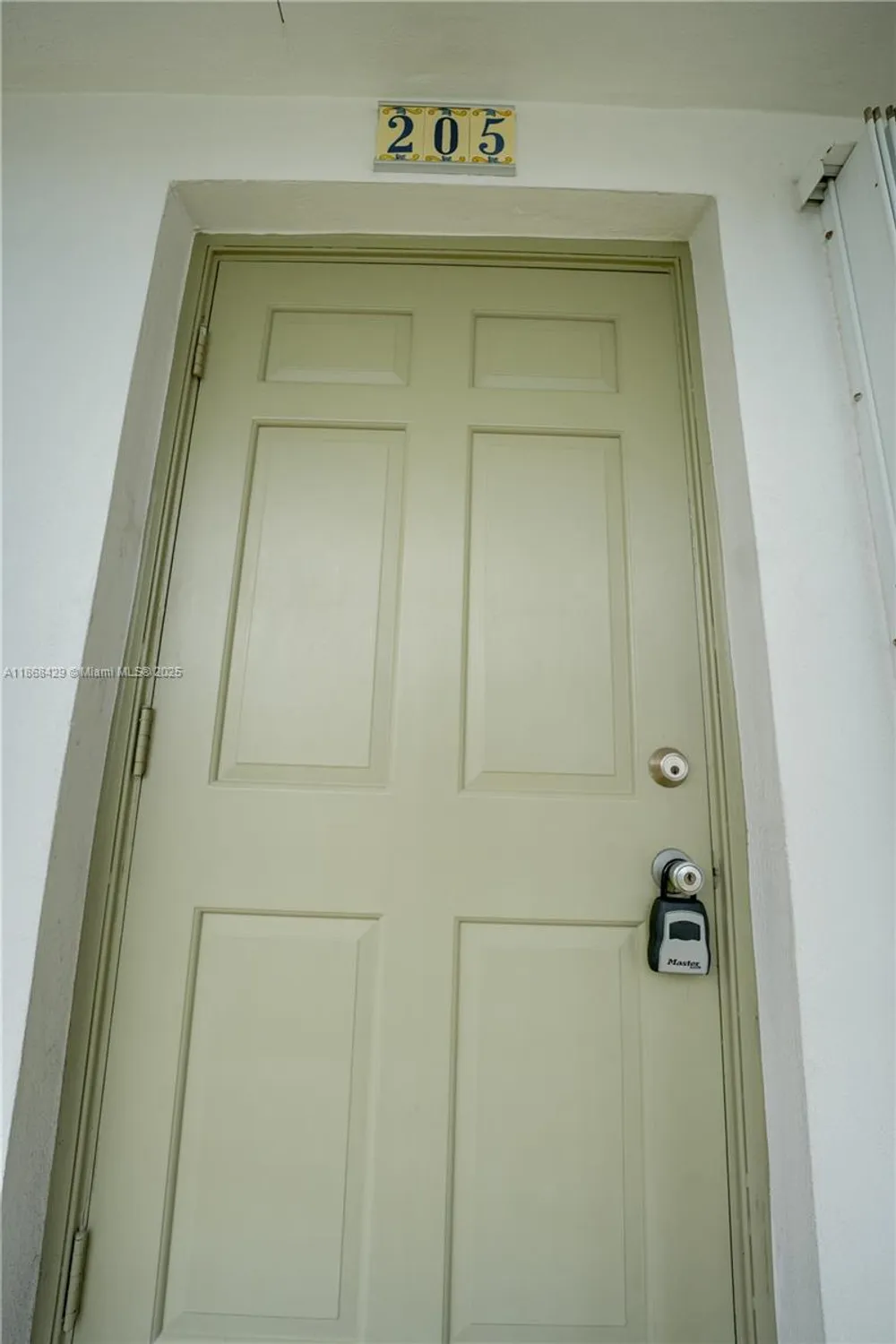 Property Slideshow image 22 of 28 | 3280 cynthia ln apt 205, Lake Worth, FL, 33461