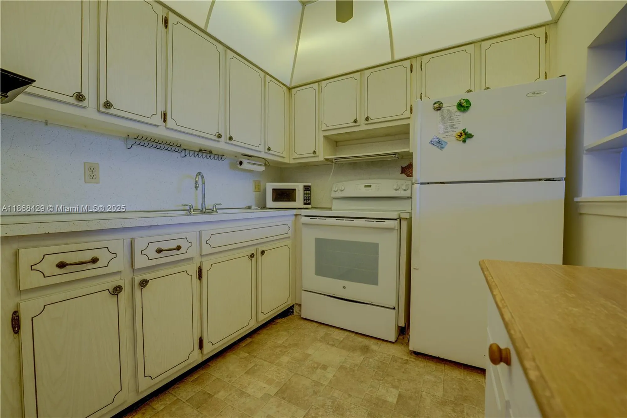 Property Slideshow image 6 of 28 | 3280 cynthia ln apt 205, Lake Worth, FL, 33461