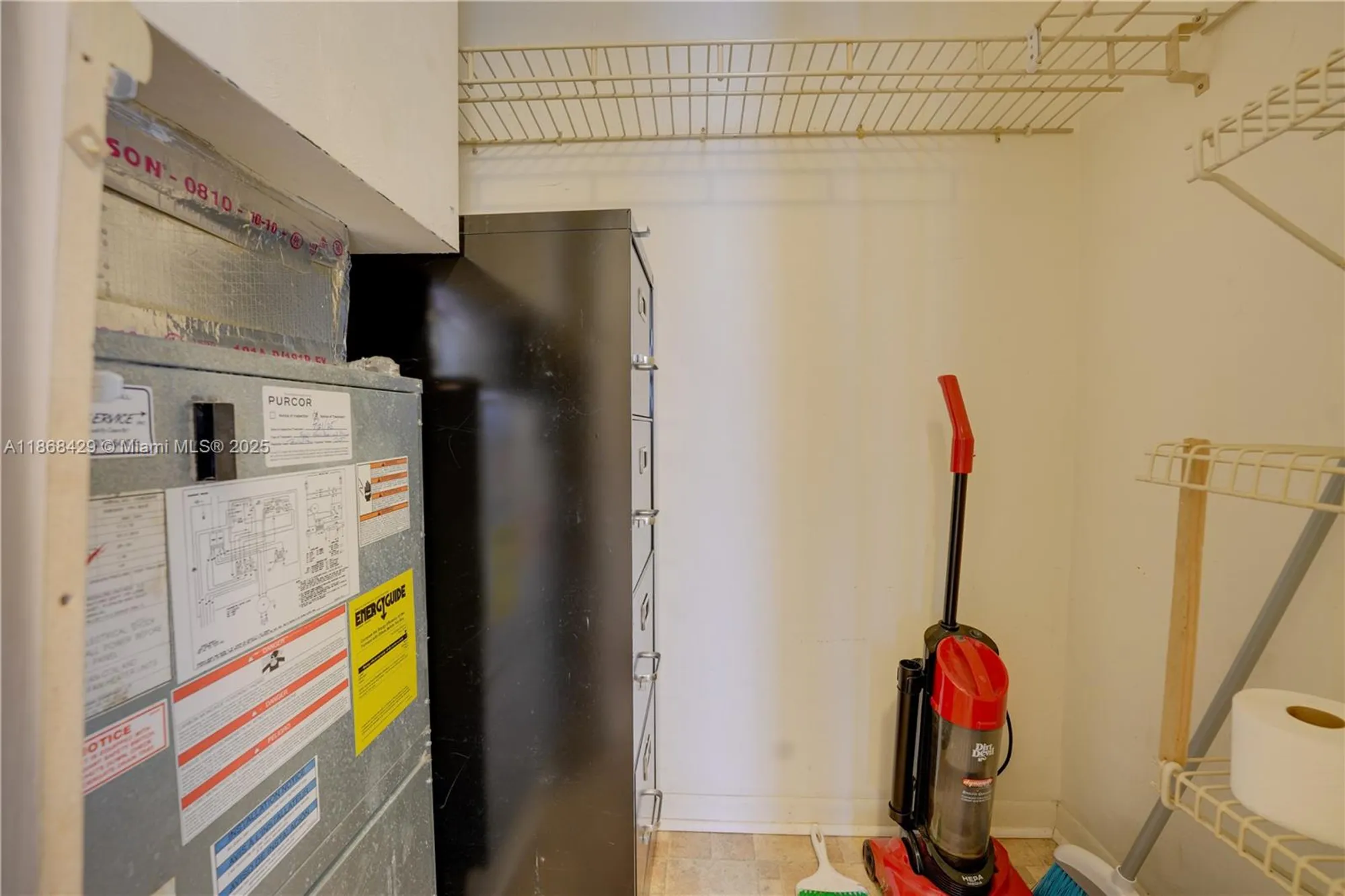 Property Slideshow image 8 of 28 | 3280 cynthia ln apt 205, Lake Worth, FL, 33461