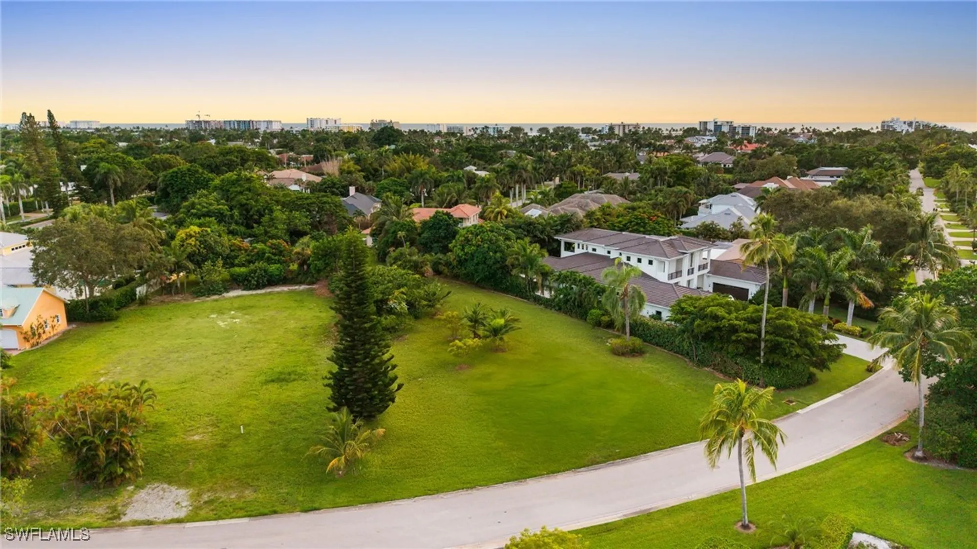 Property Slideshow image 2 of 12 | 700 bow line dr, Naples, FL, 34103