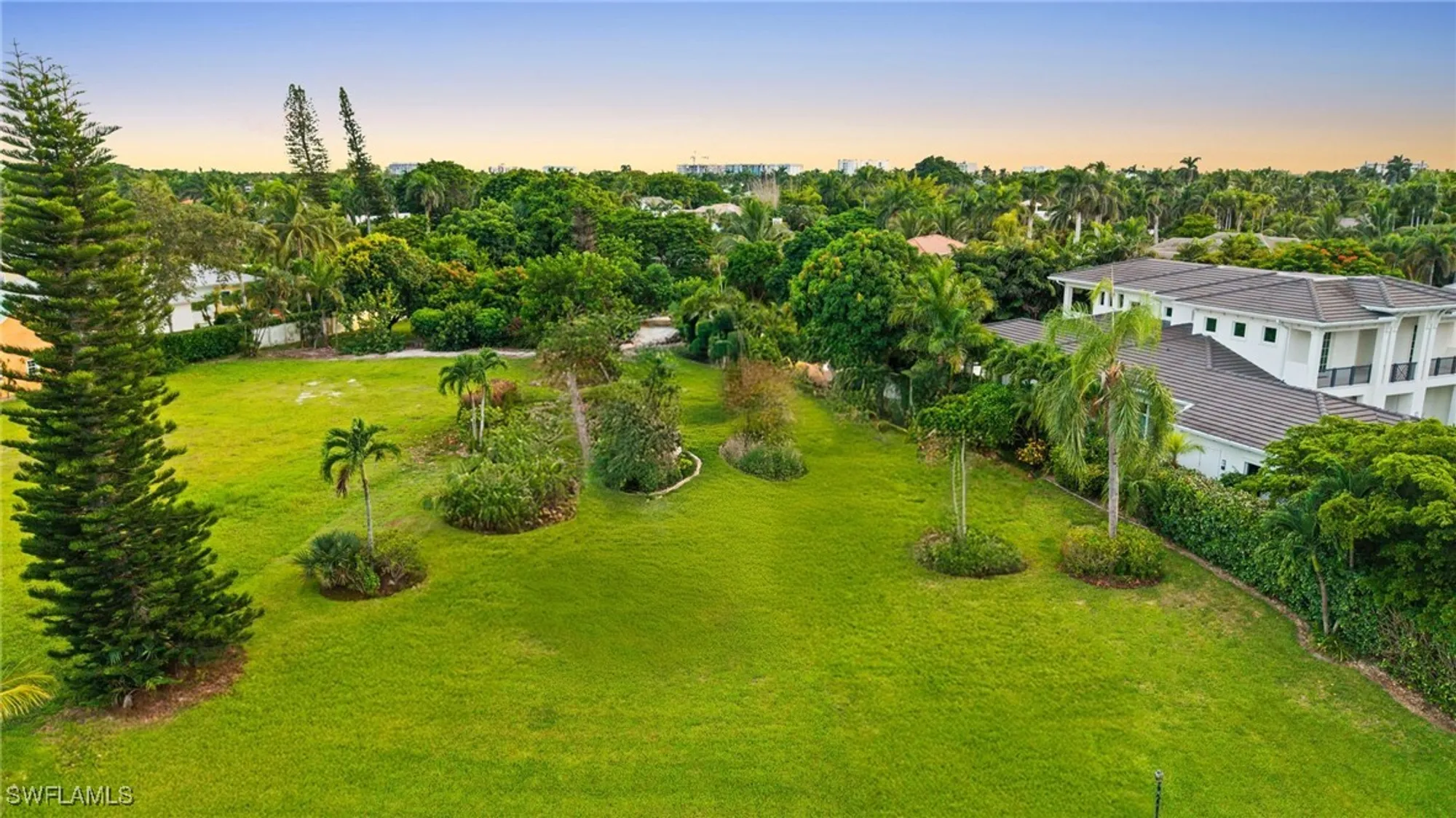 Property Slideshow image 7 of 12 | 700 bow line dr, Naples, FL, 34103