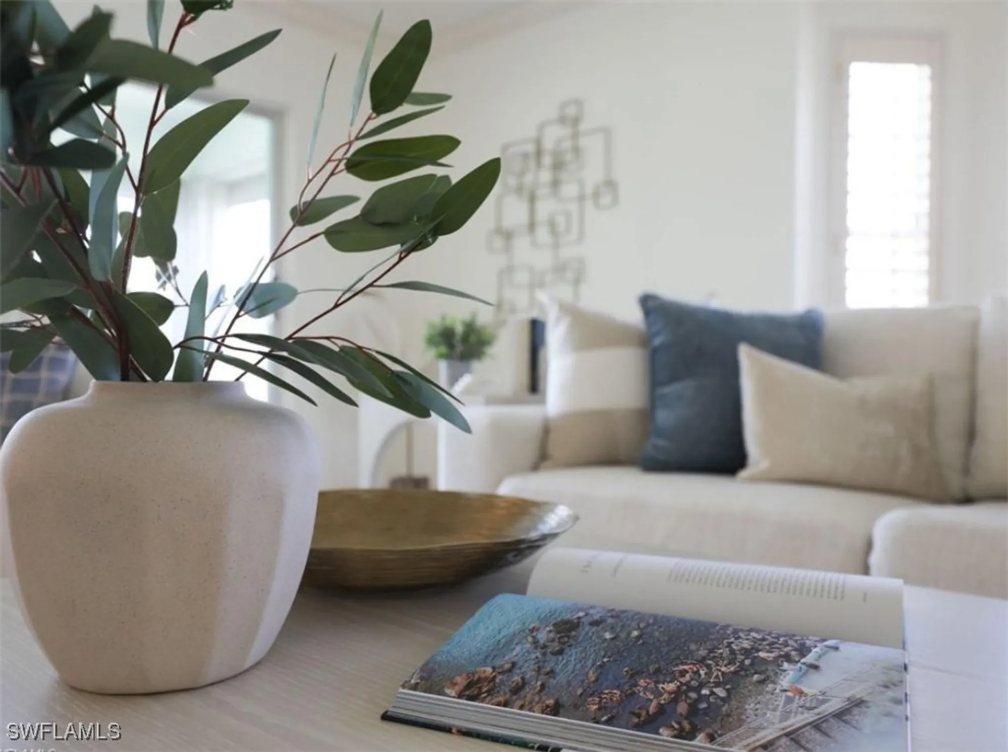 Property Slideshow image 16 of 40 | 2601 gulf shore blvd 34, Naples, FL, 34103