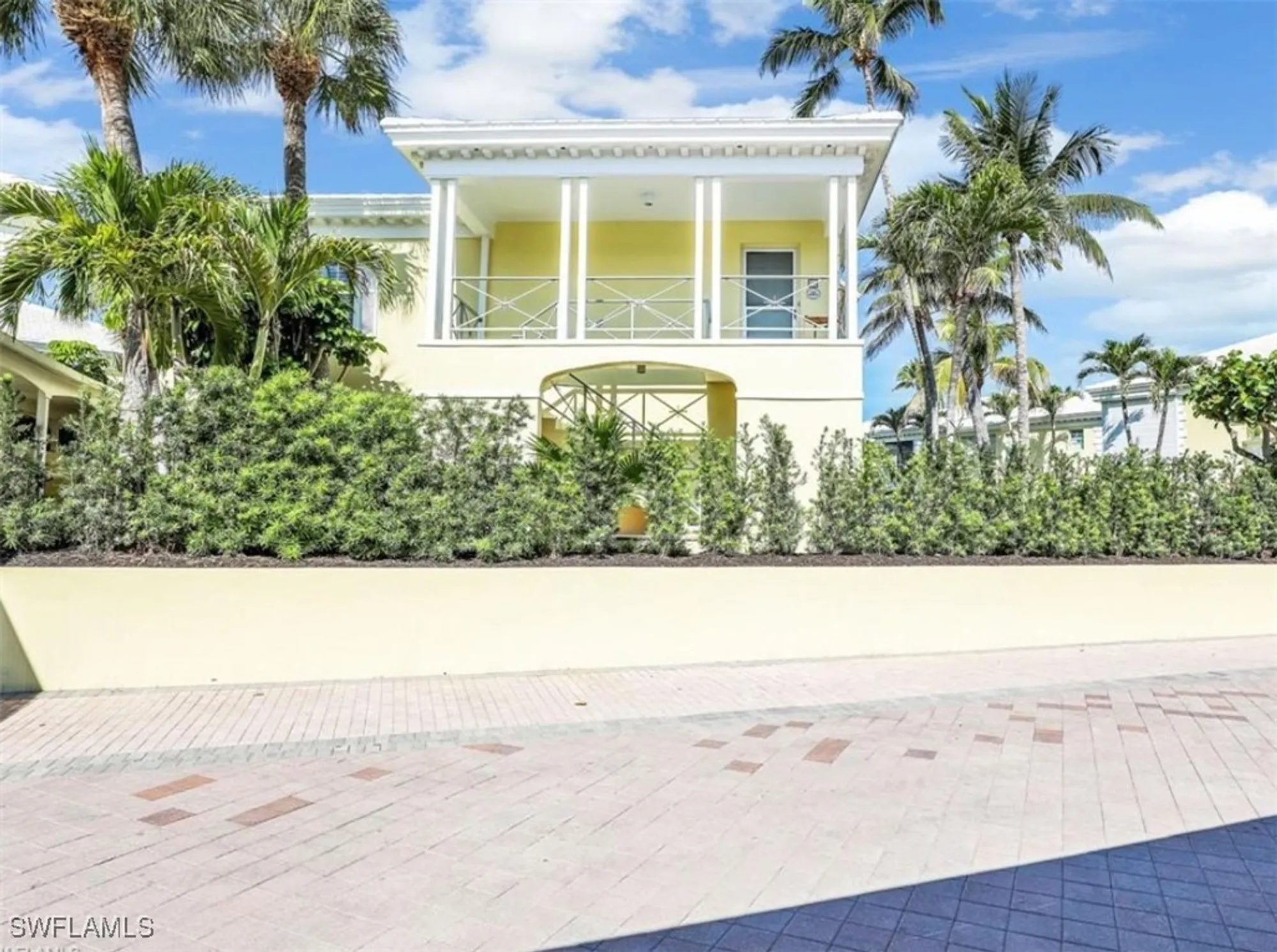 Property Slideshow image 5 of 40 | 2601 gulf shore blvd 34, Naples, FL, 34103