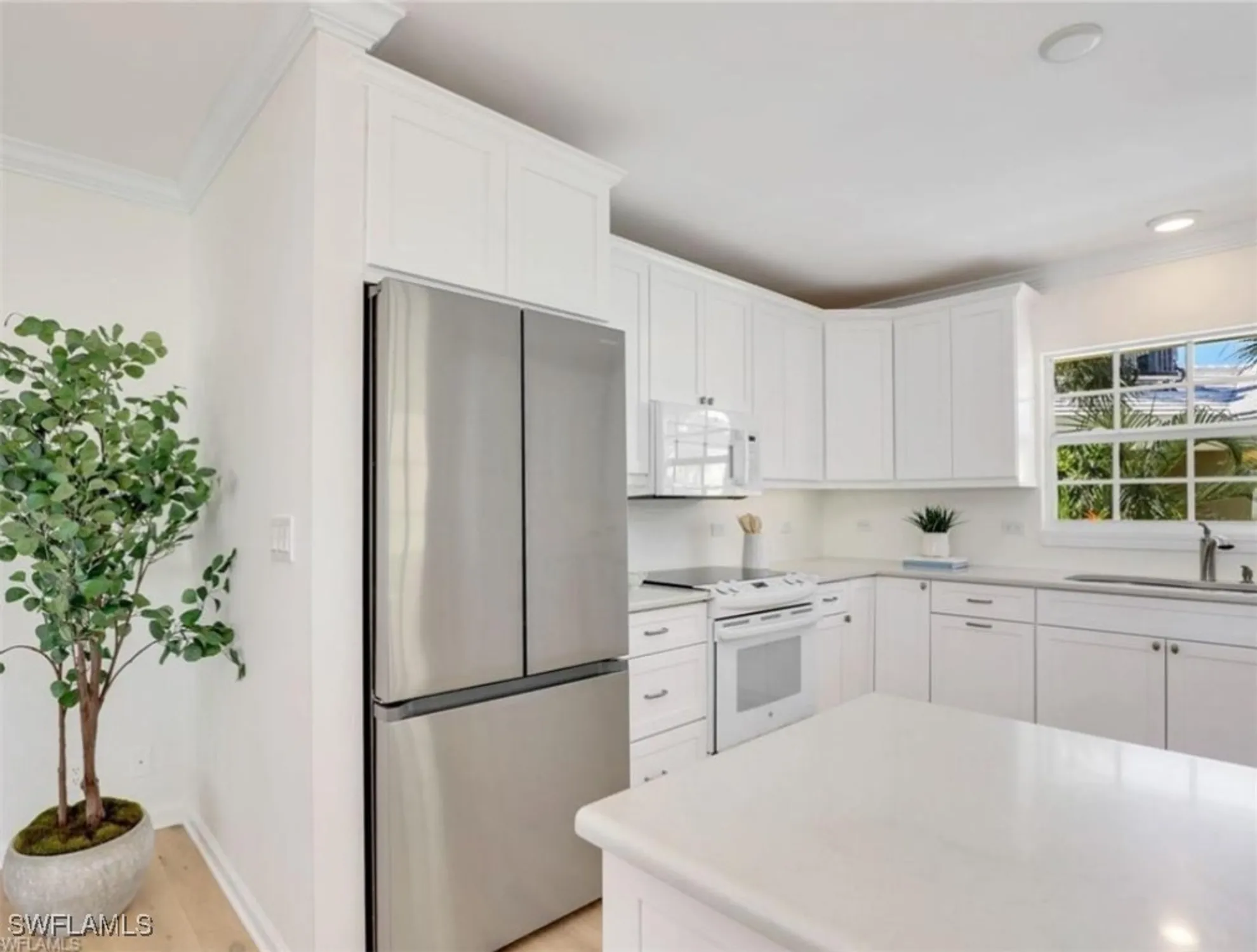 Property Slideshow image 8 of 40 | 2601 gulf shore blvd 34, Naples, FL, 34103